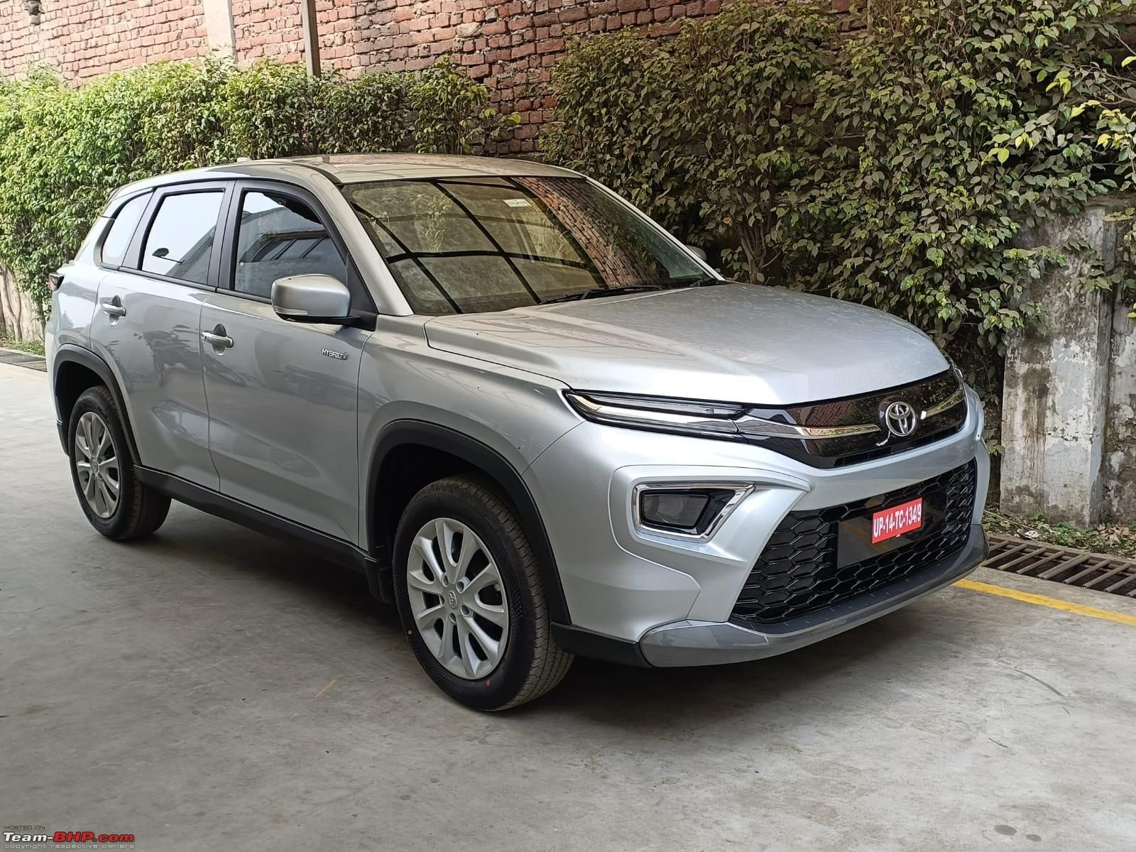 1600x1200 Toyota Urban Cruiser Hyryder Review