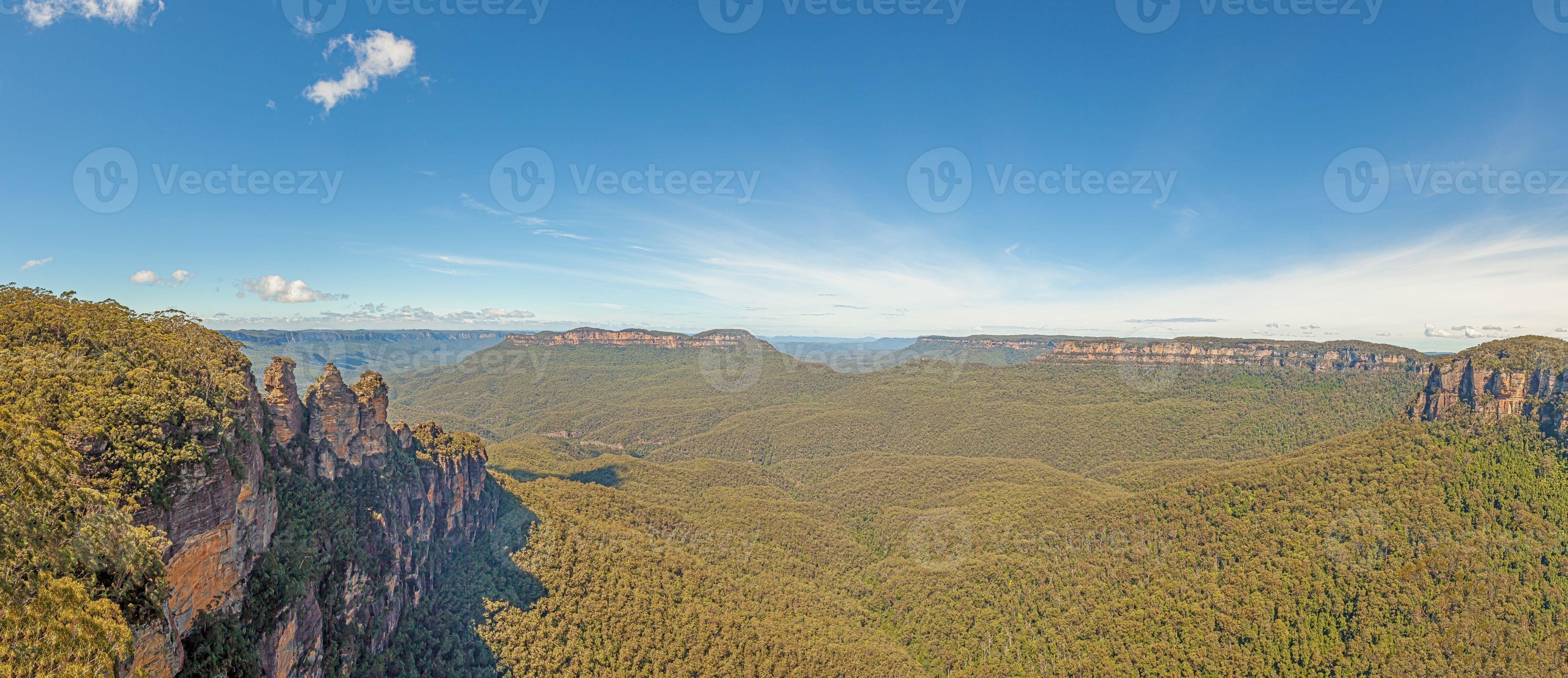 4535x1960 Panoramic view over the Blue Mountains in the Australian state of New South Wales during the day
