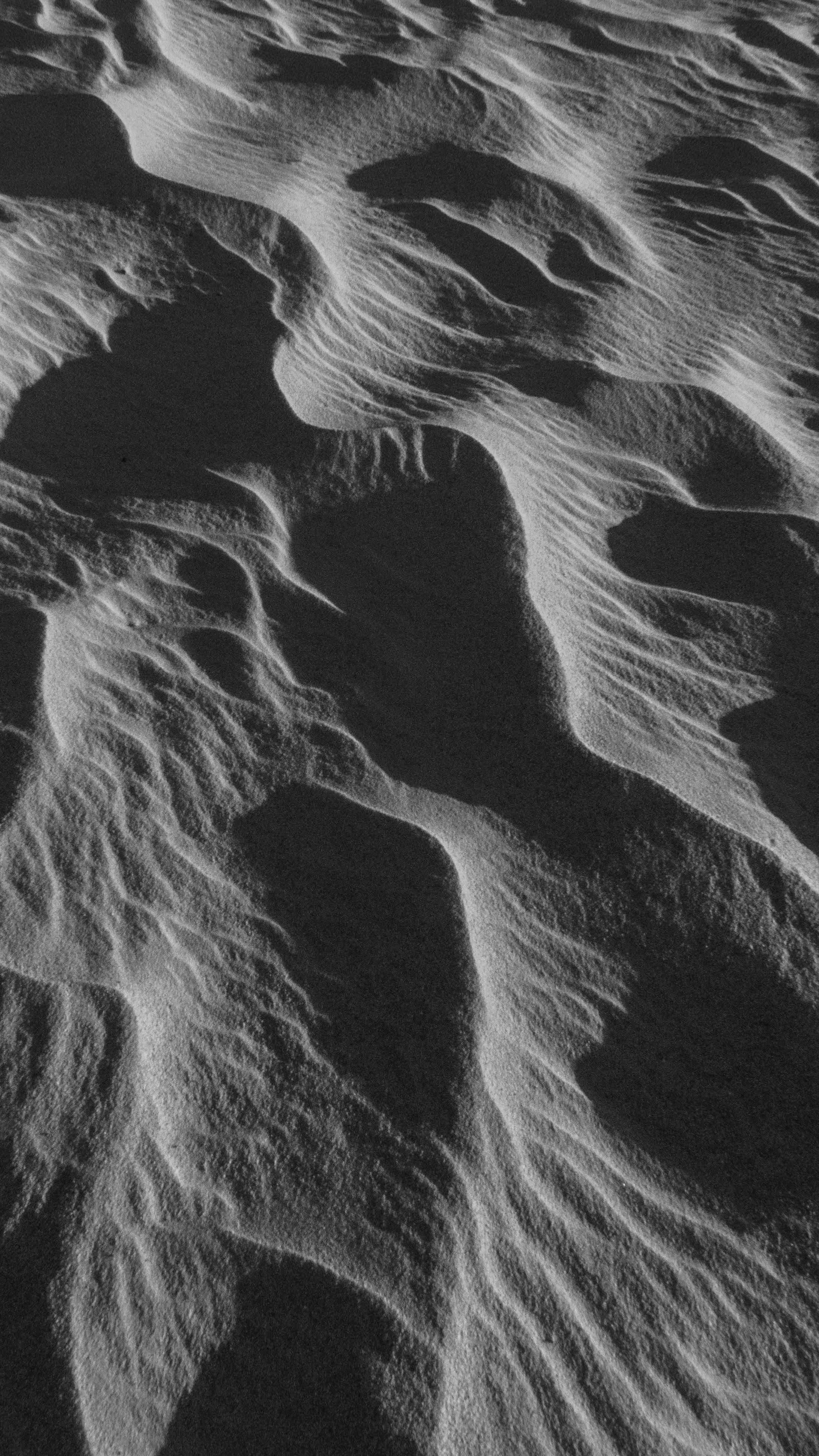 2187x3888 Dune on a Desert in Black and White · Free