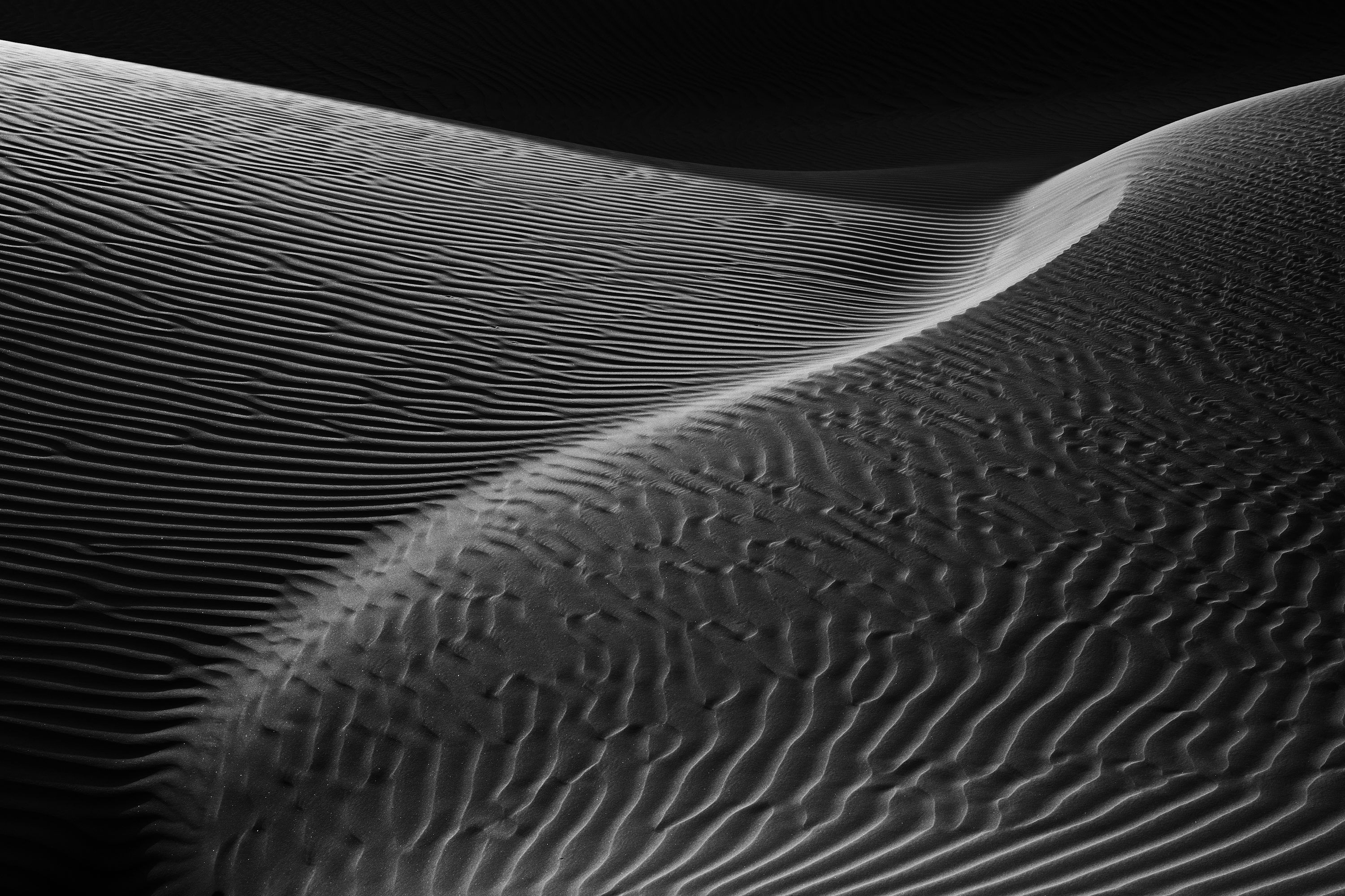 3000x2000 A black and white photo of a sand dune photo