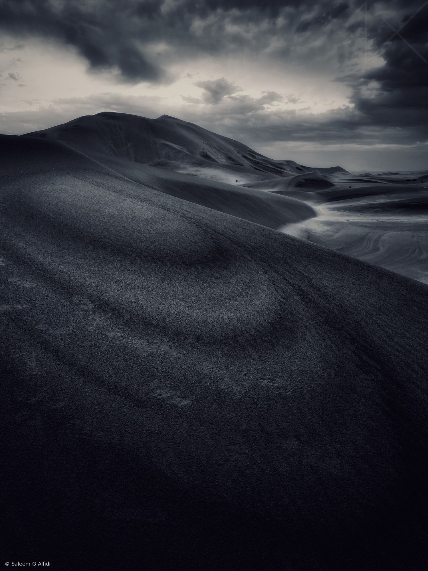 1500x2000 black and white dune by Saleem G Alfidi