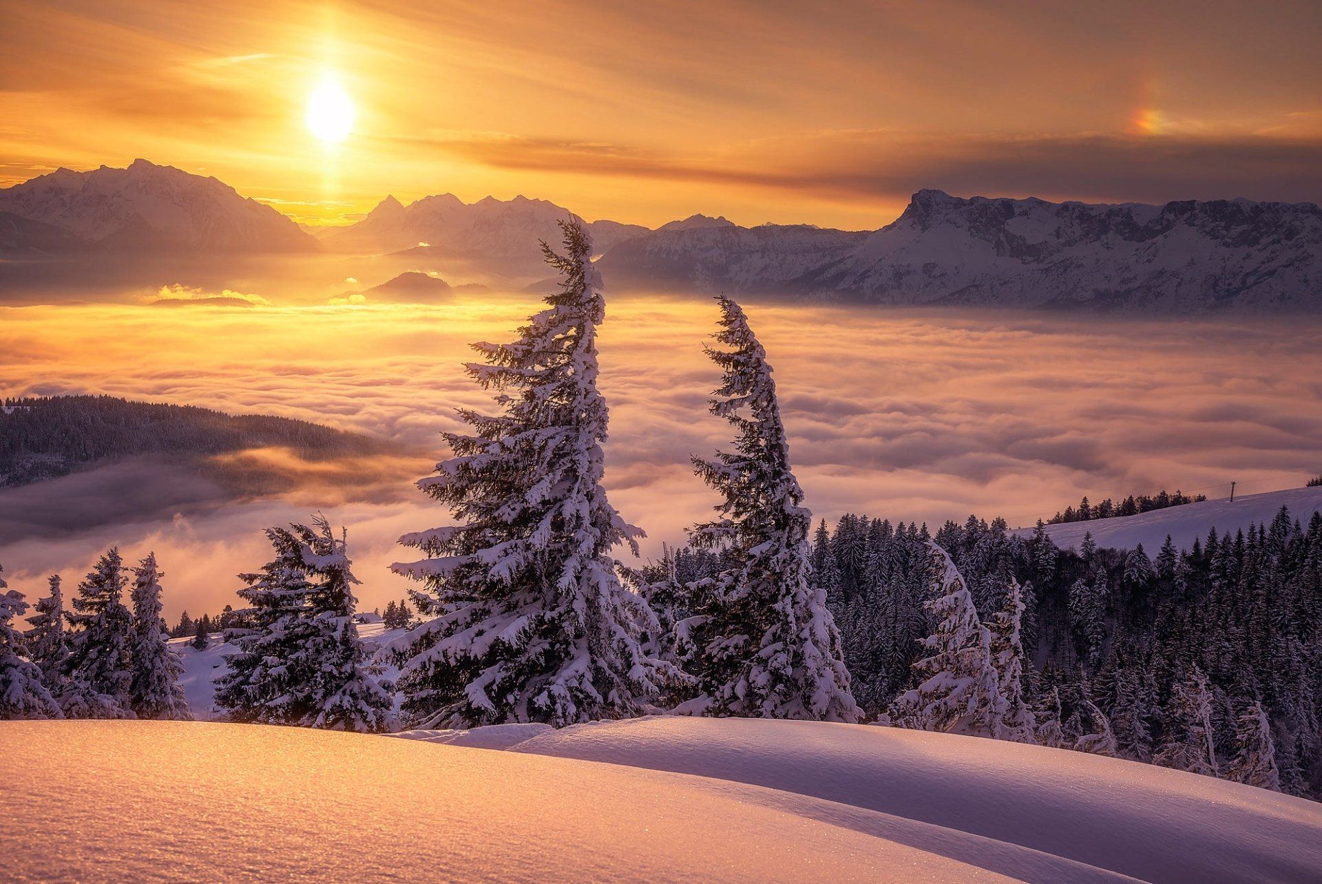 1920x1284 Winter Sun Over Snowy Mountain Mist