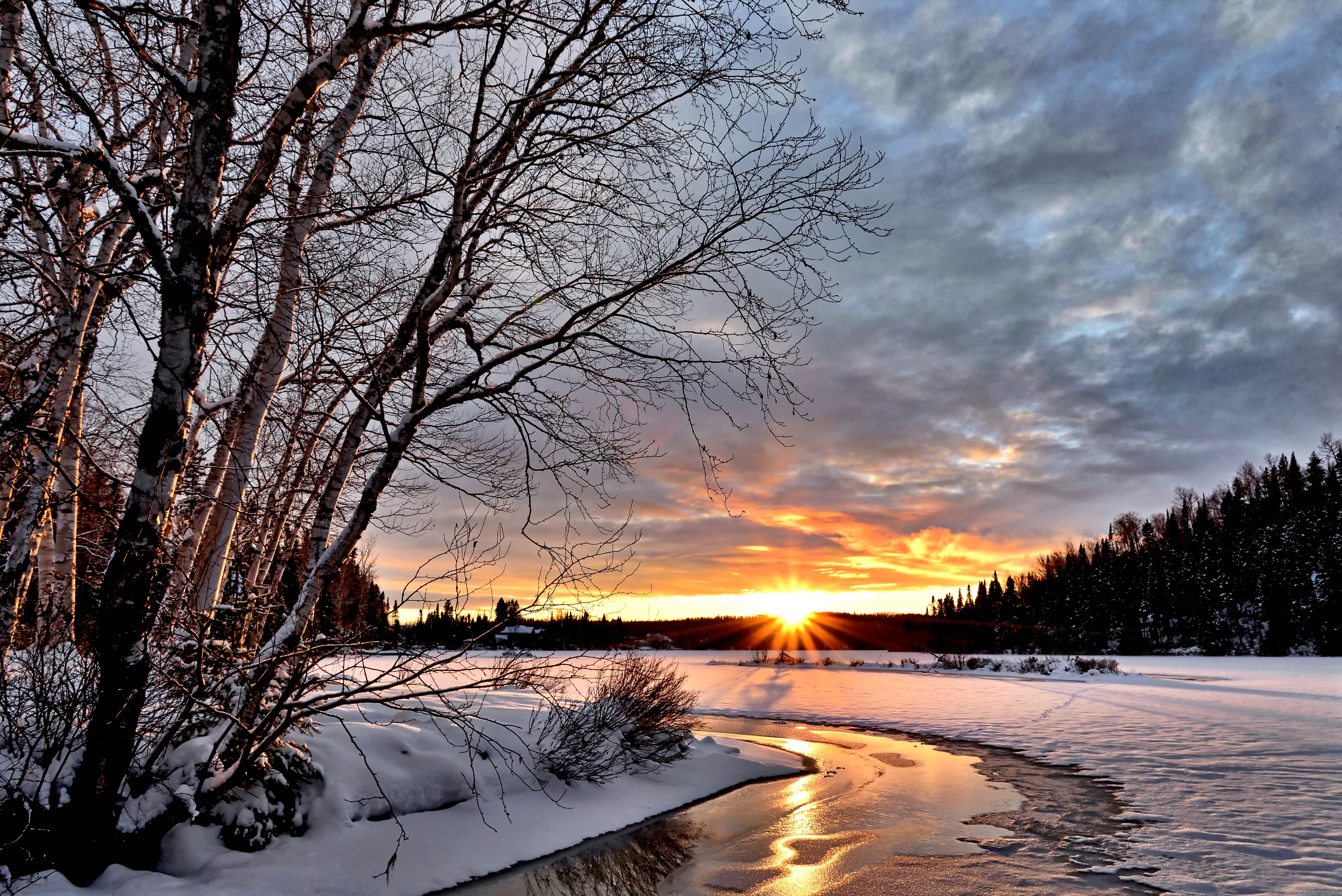 6016x4016 Snow Covered River Banks At Dawn Of The Winter Sun Desktop Wallpaper 1024x768