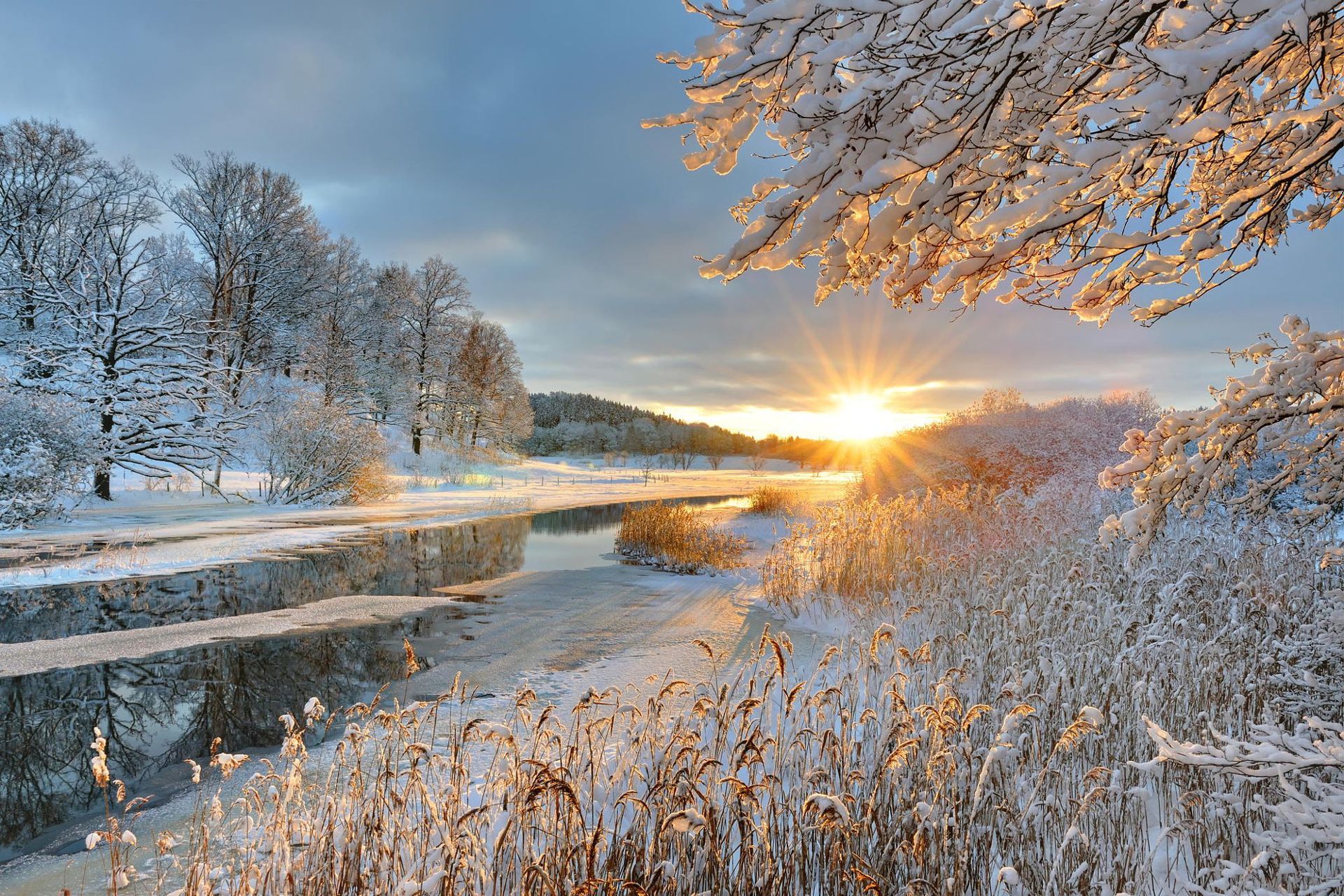 1920x1280 Desktop wallpaper: Snow, Winter, Sun, Sunshine, Earth, Landscape, Sunset, Tree 4K free download for PC. 780365