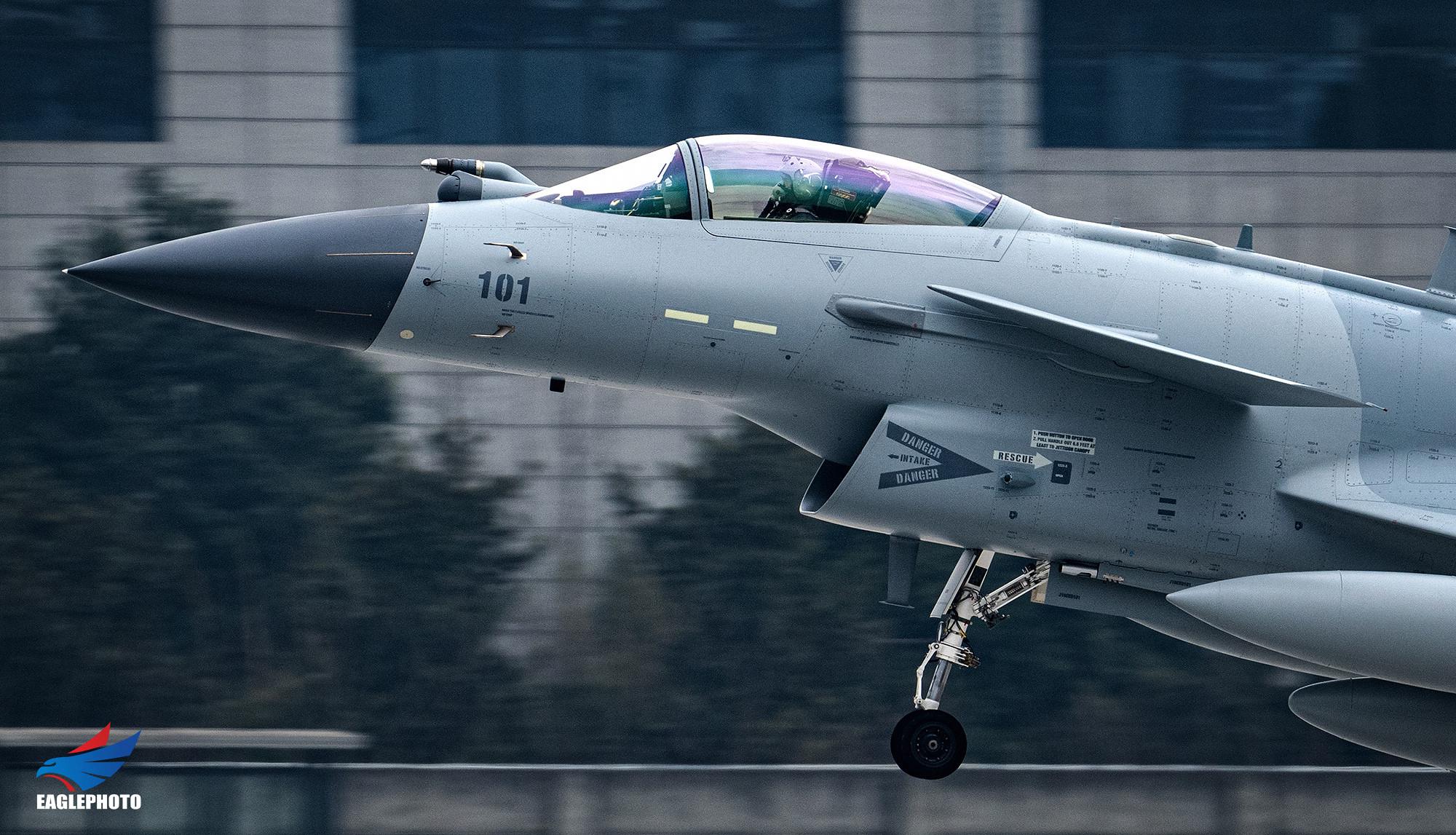 2000x1147 High Resolution Image Of PAF J 10CE Induction