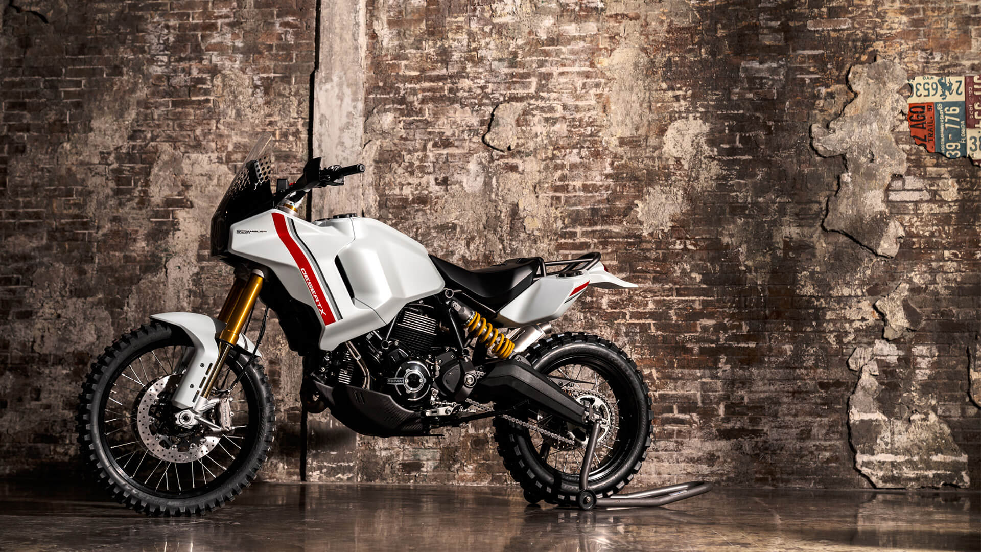 1920x1080 Making concepts: Motard and DesertX