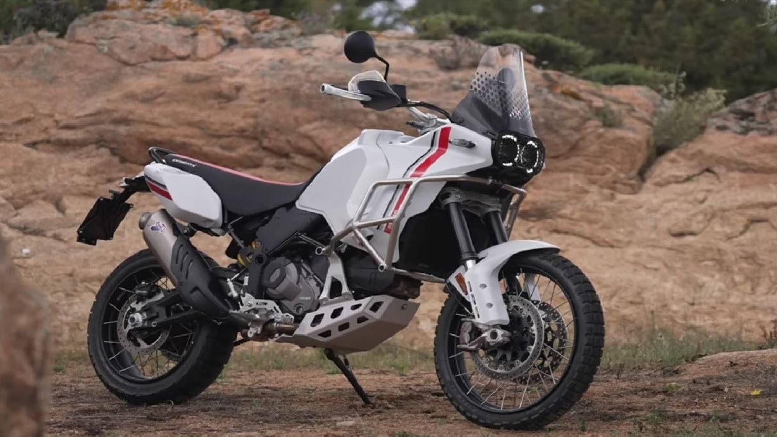 1600x900 The New 2022 Ducati DesertX Gets Reviewed