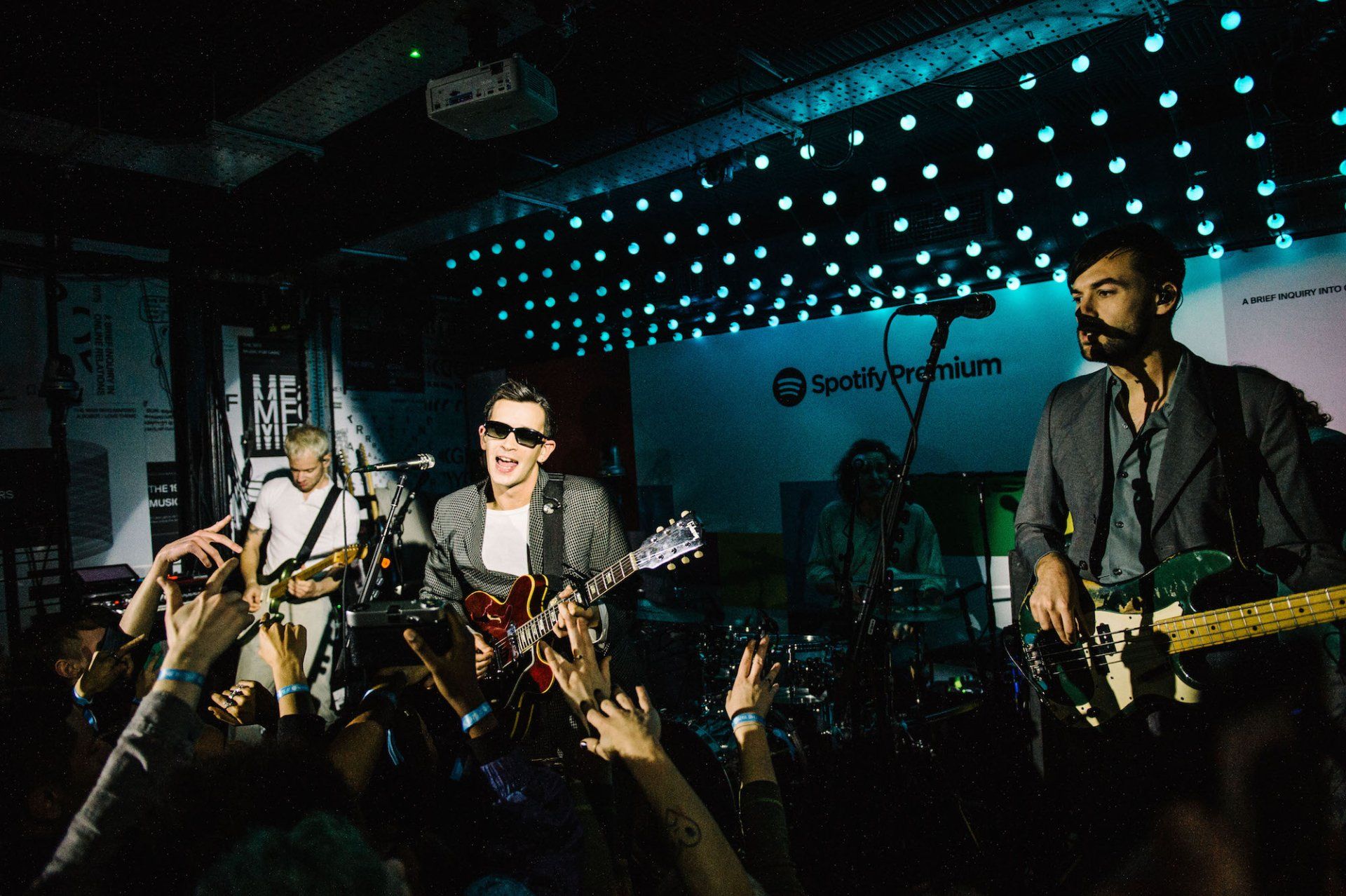 1920x1278 The 1975 Live Concert HD Wallpaperx1331
