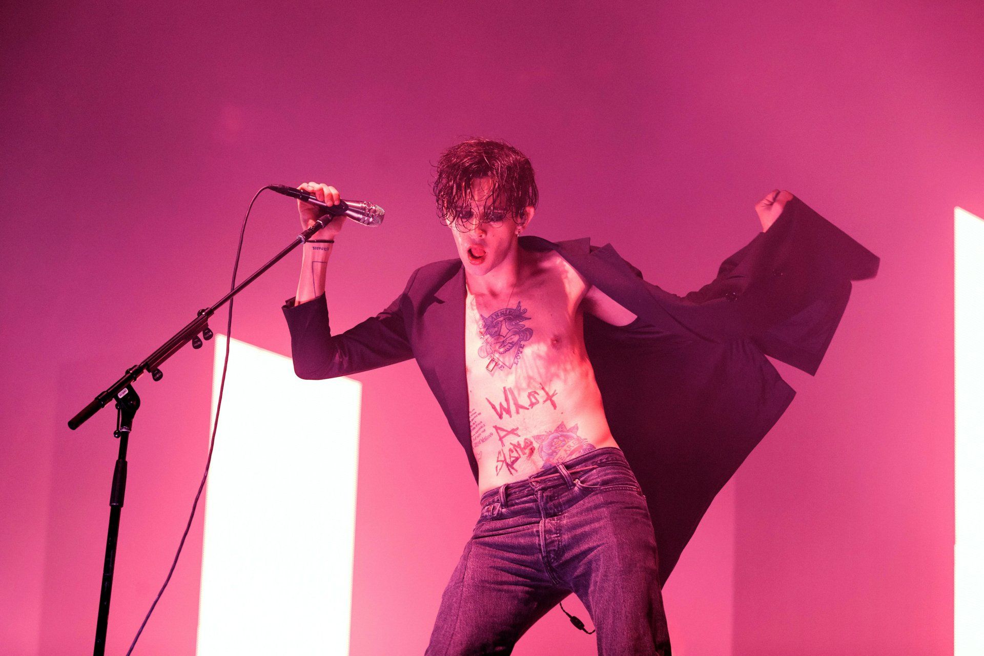 1920x1280 The 1975 Band Performer in Concert Wallpaperx2912