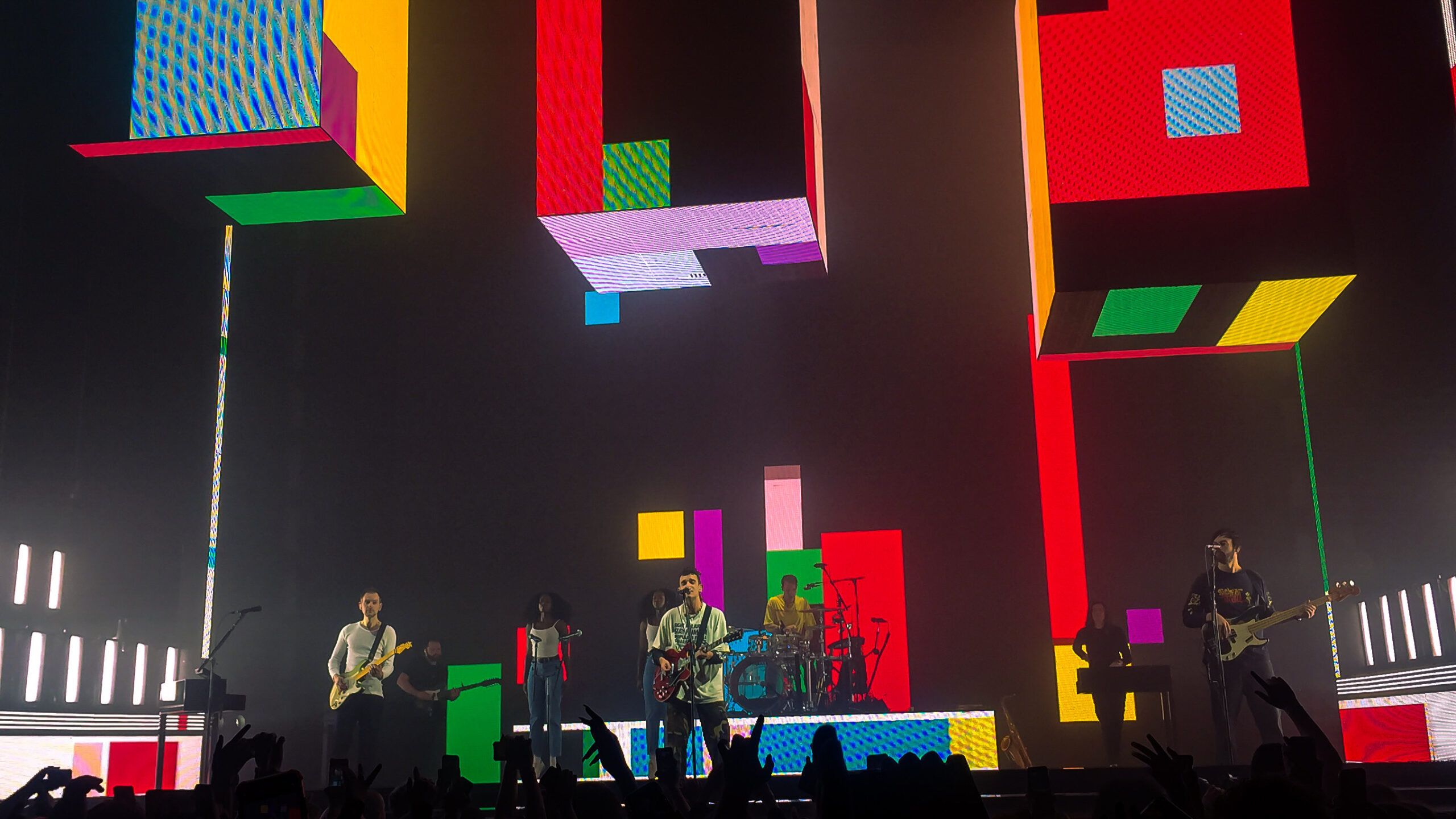 2560x1440 UK band's controversial kiss achieved something few have in Malaysia