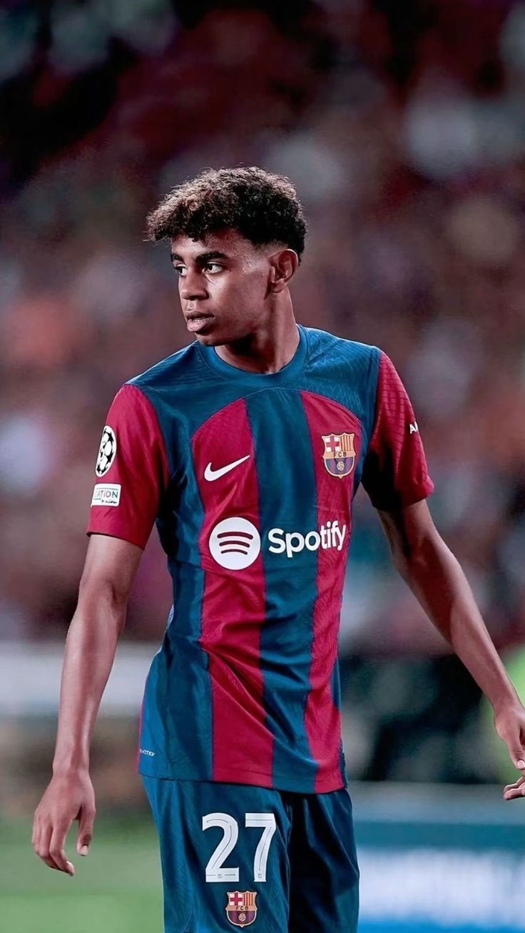 736x1308 HD Lamine Yamal Wallpaper