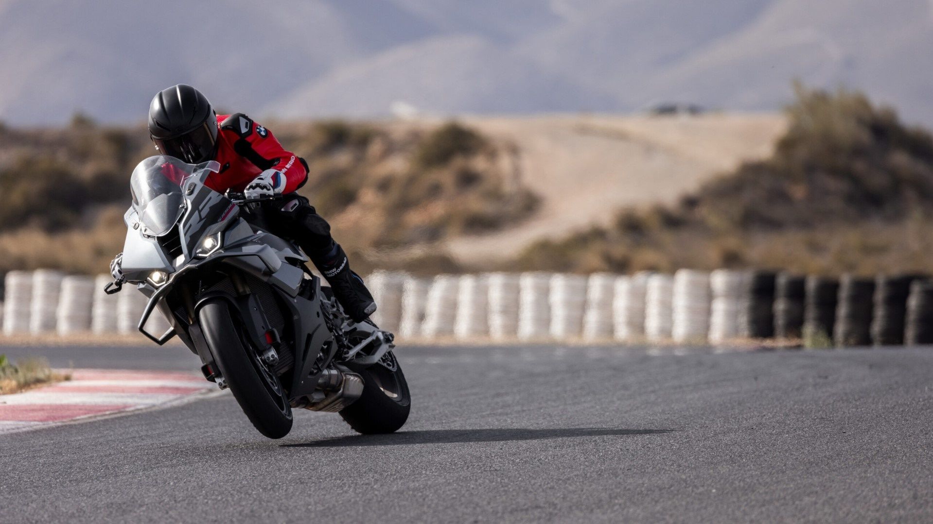 1919x1079 BMW S1000RR in Action