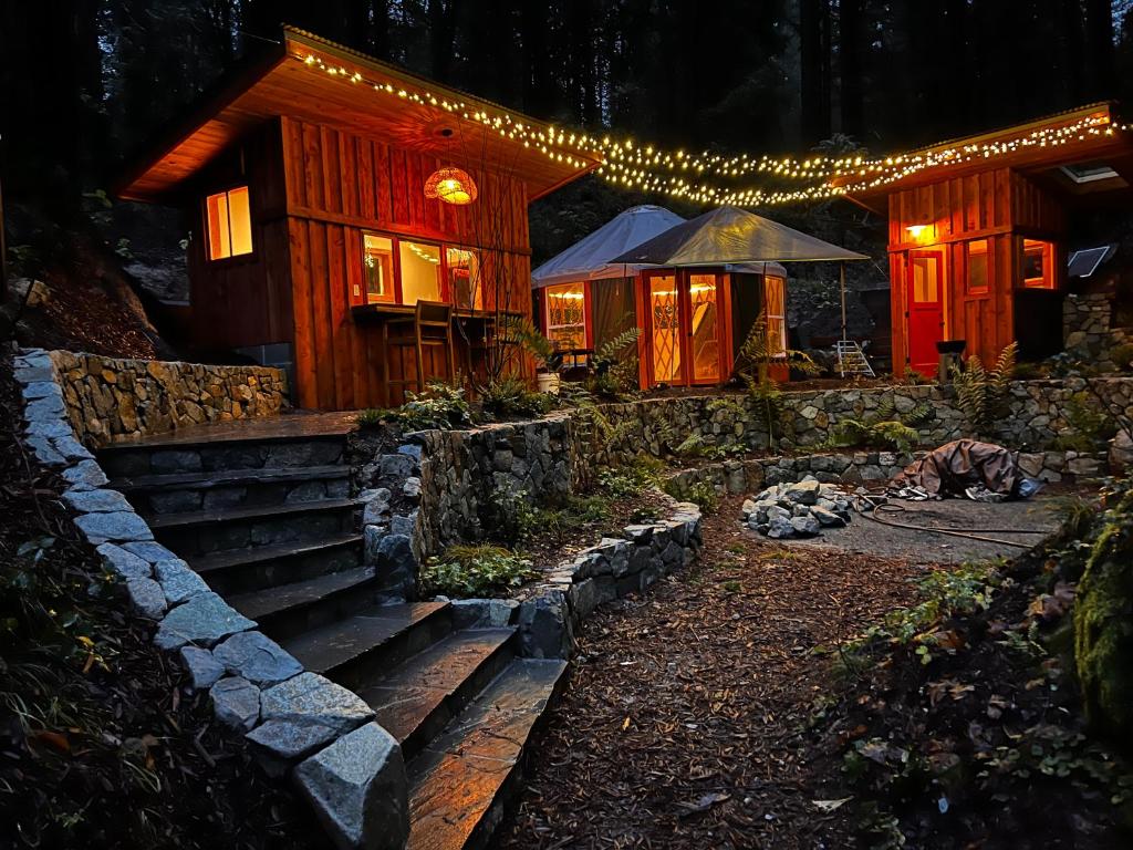 1024x768 Magical Yurt in the woods miles from town, Nevada City (updated prices 2026)