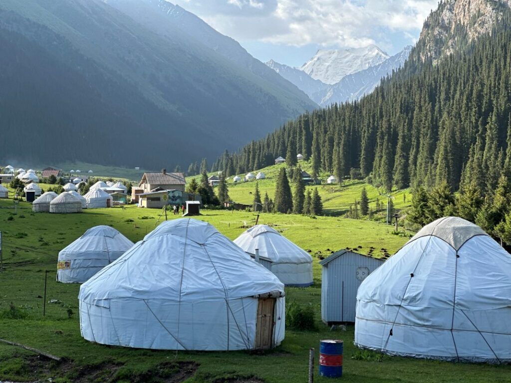 1024x768 Kyrgyz yurt