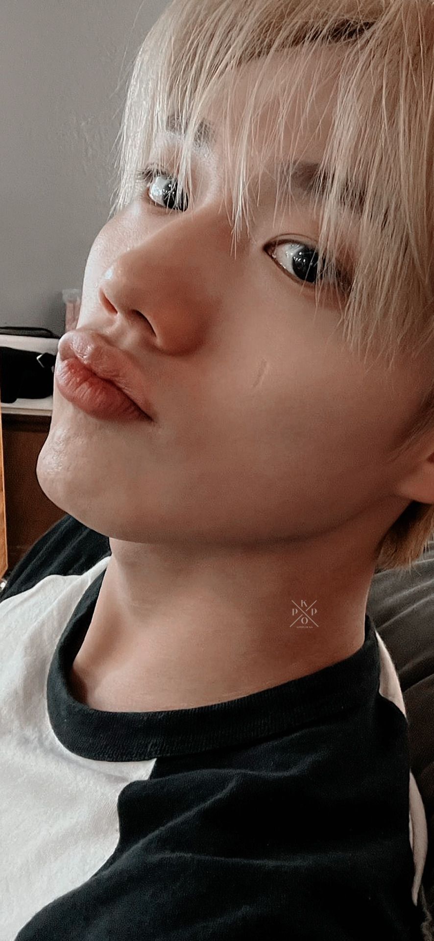 886x1920 Kpop Locks