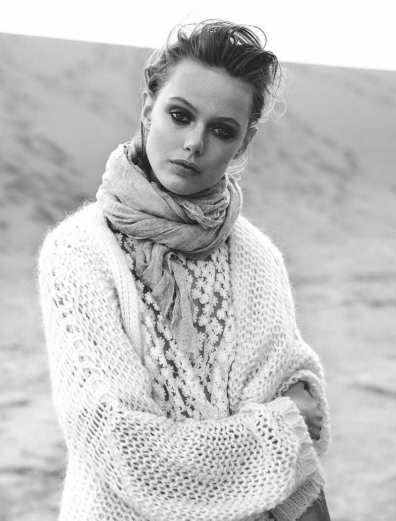 800x1052 Frida Gustavsson, monochrome, women outdoors, HD phone wallpaper