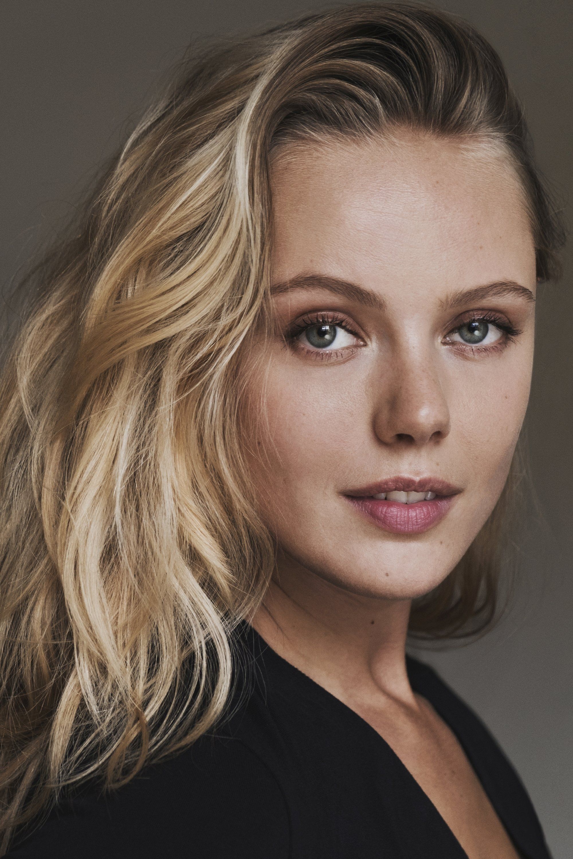 2000x3000 Frida Gustavsson Image