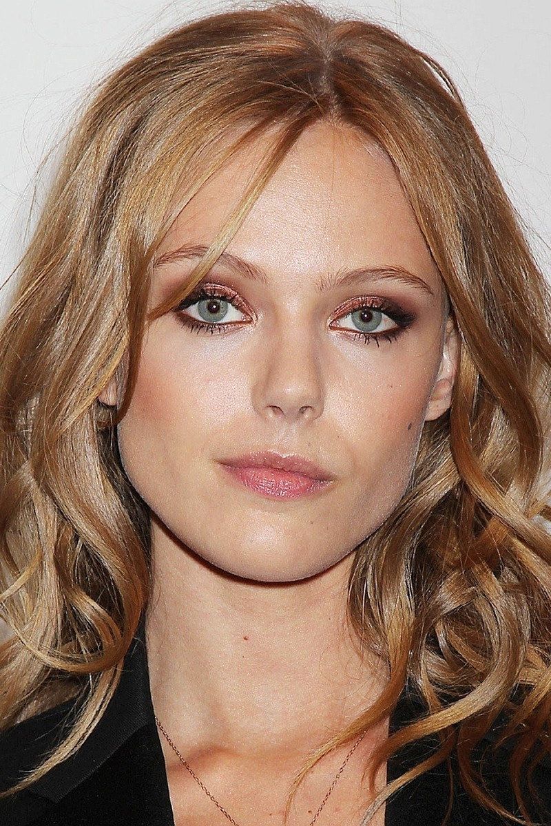 800x1200 Frida Gustavsson Image