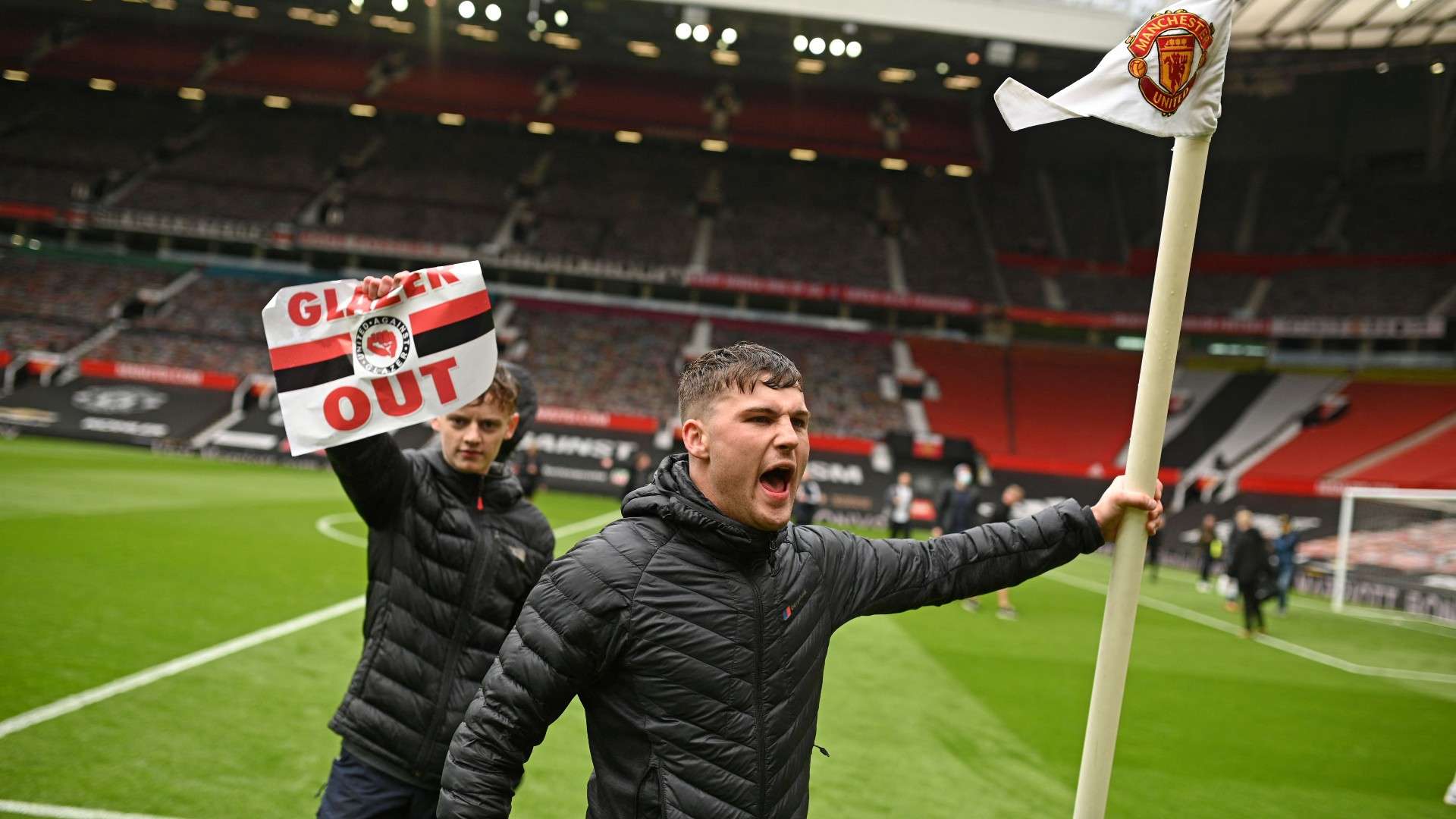 1920x1080 Manchester United v Liverpool postponed after fans storm Old Trafford amid protests against Glazer ownership. Goal.com US