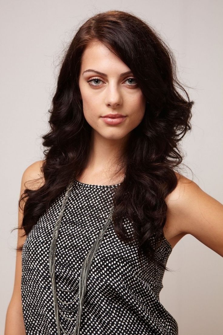 736x1107 Julia Voth