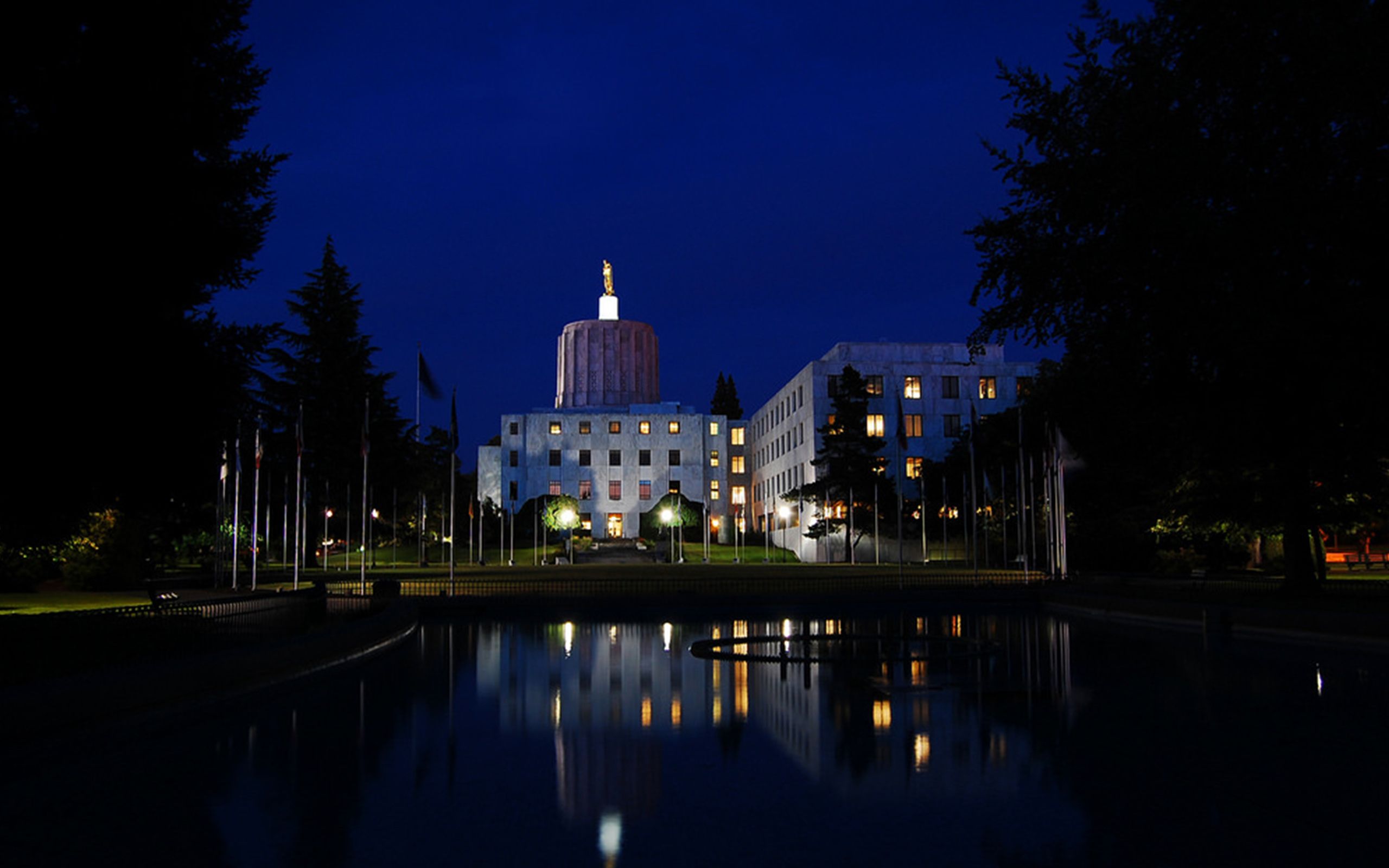 2560x1600 Salem (Oregon) Wallpaper