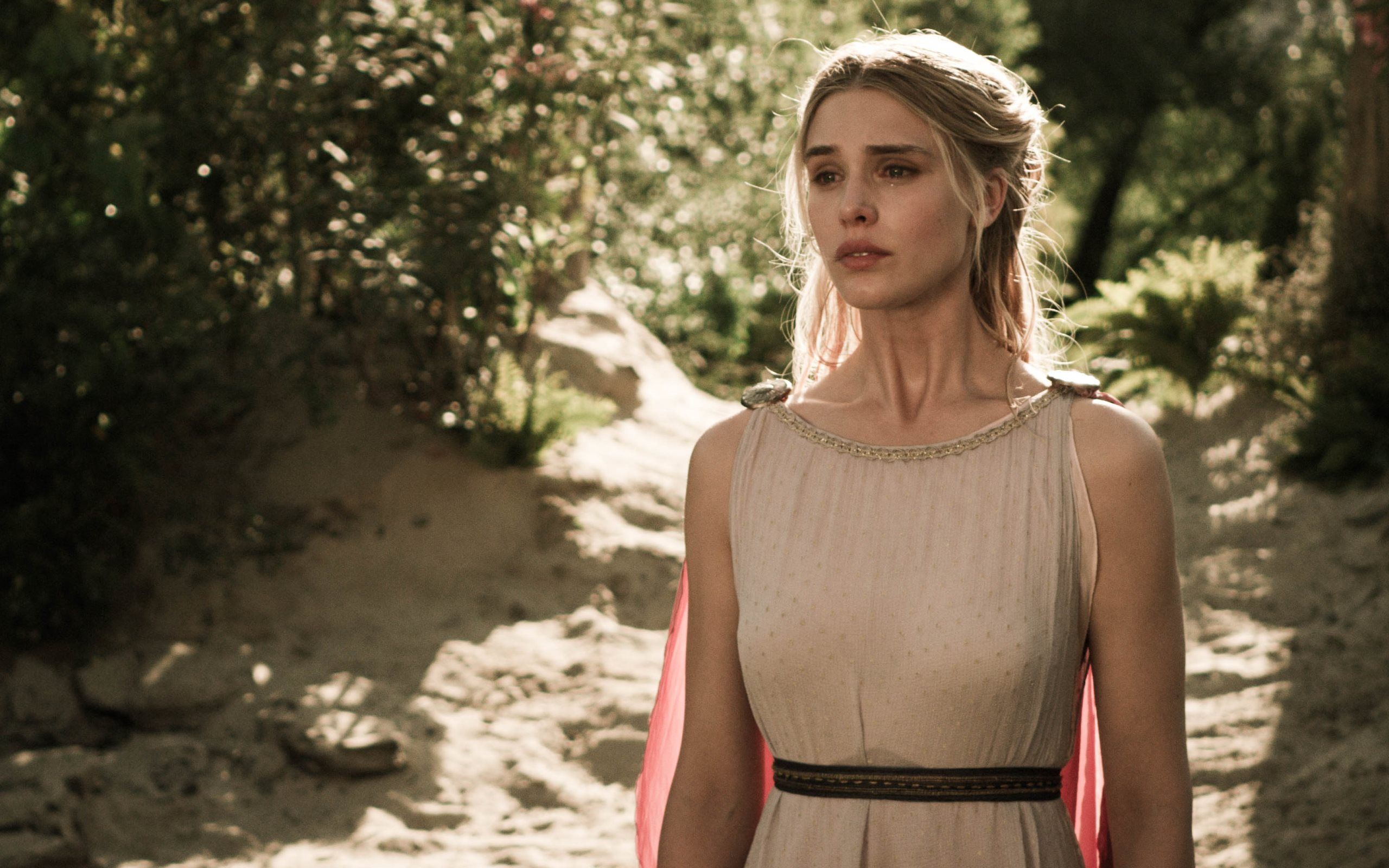 2560x1600 Free Gaia Weiss 4K Wallpaper & Desktop HD Background for PC