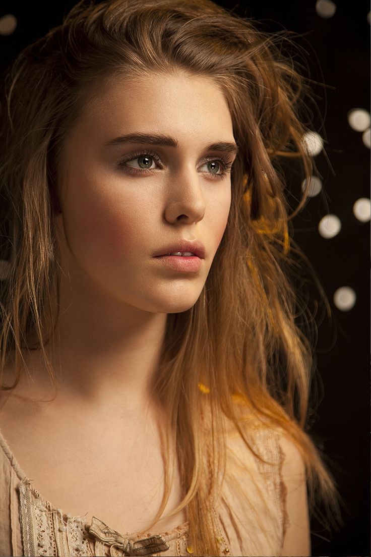 736x1104 Gaia Weiss Wallpaper