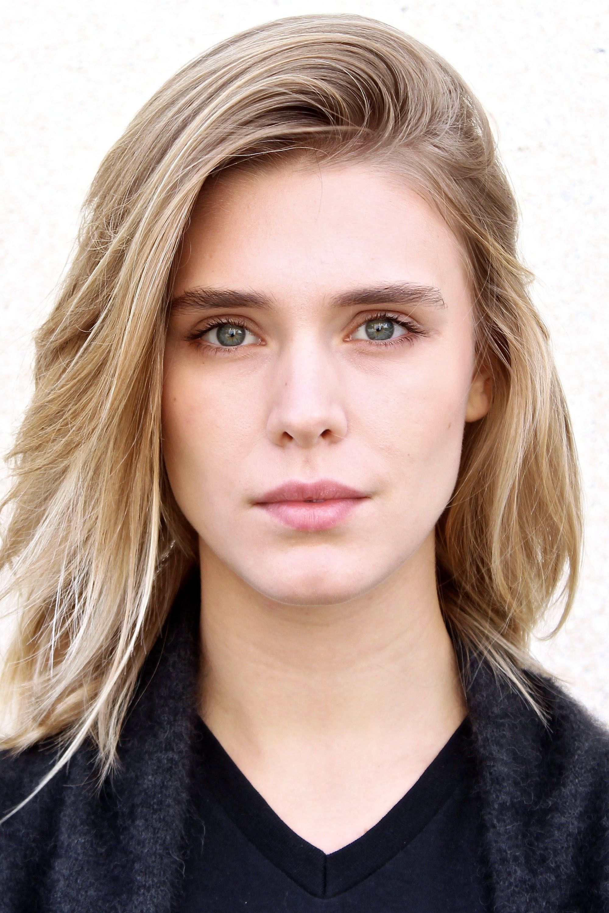 2000x3000 Gaia Weiss Image