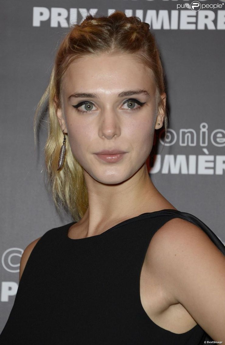 740x1131 Gaia Weiss picture