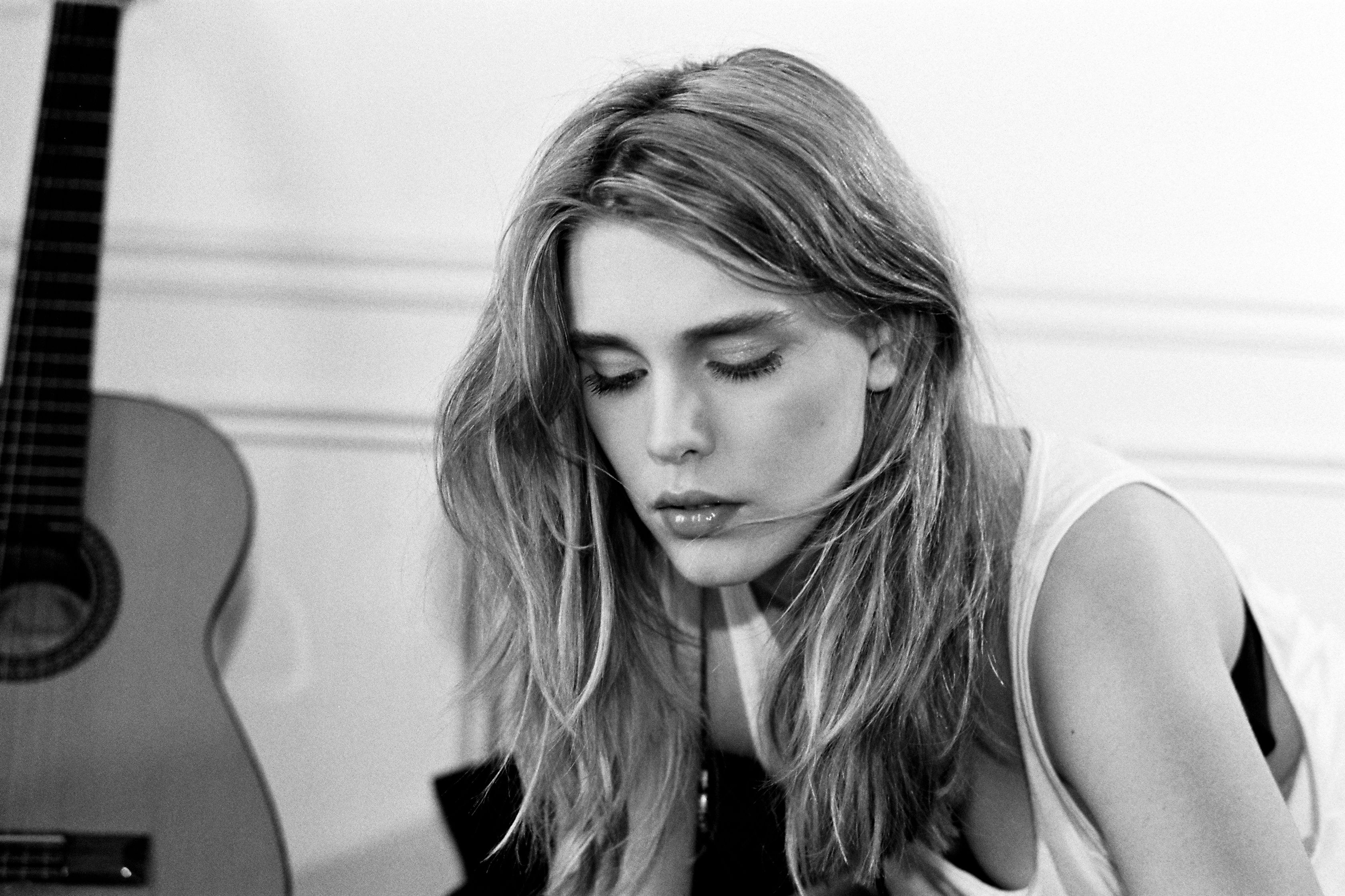 3360x2240 Gaia Weiss shot