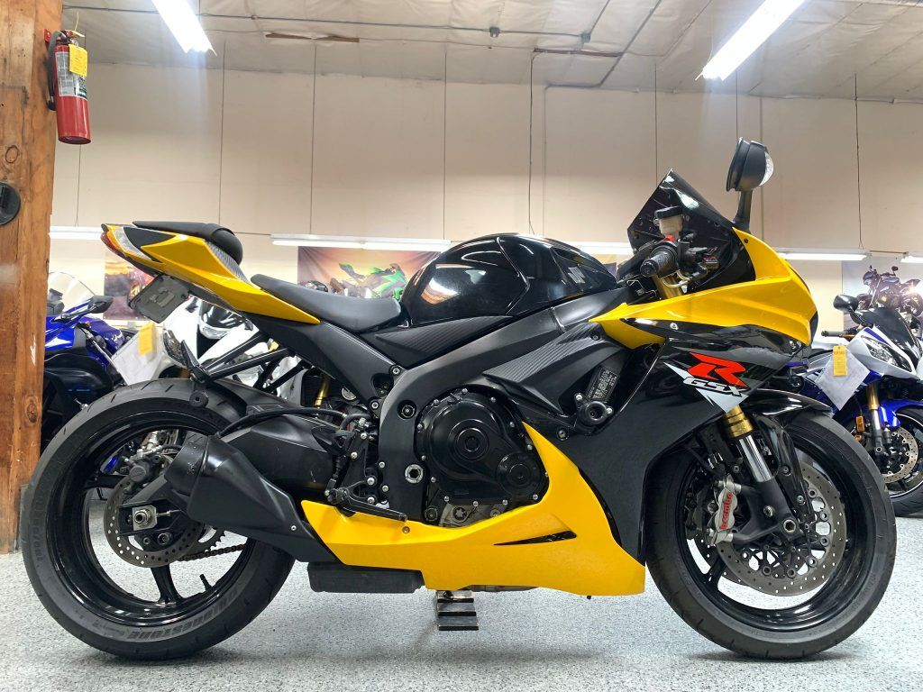 1024x768 Suzuki GSXR 750