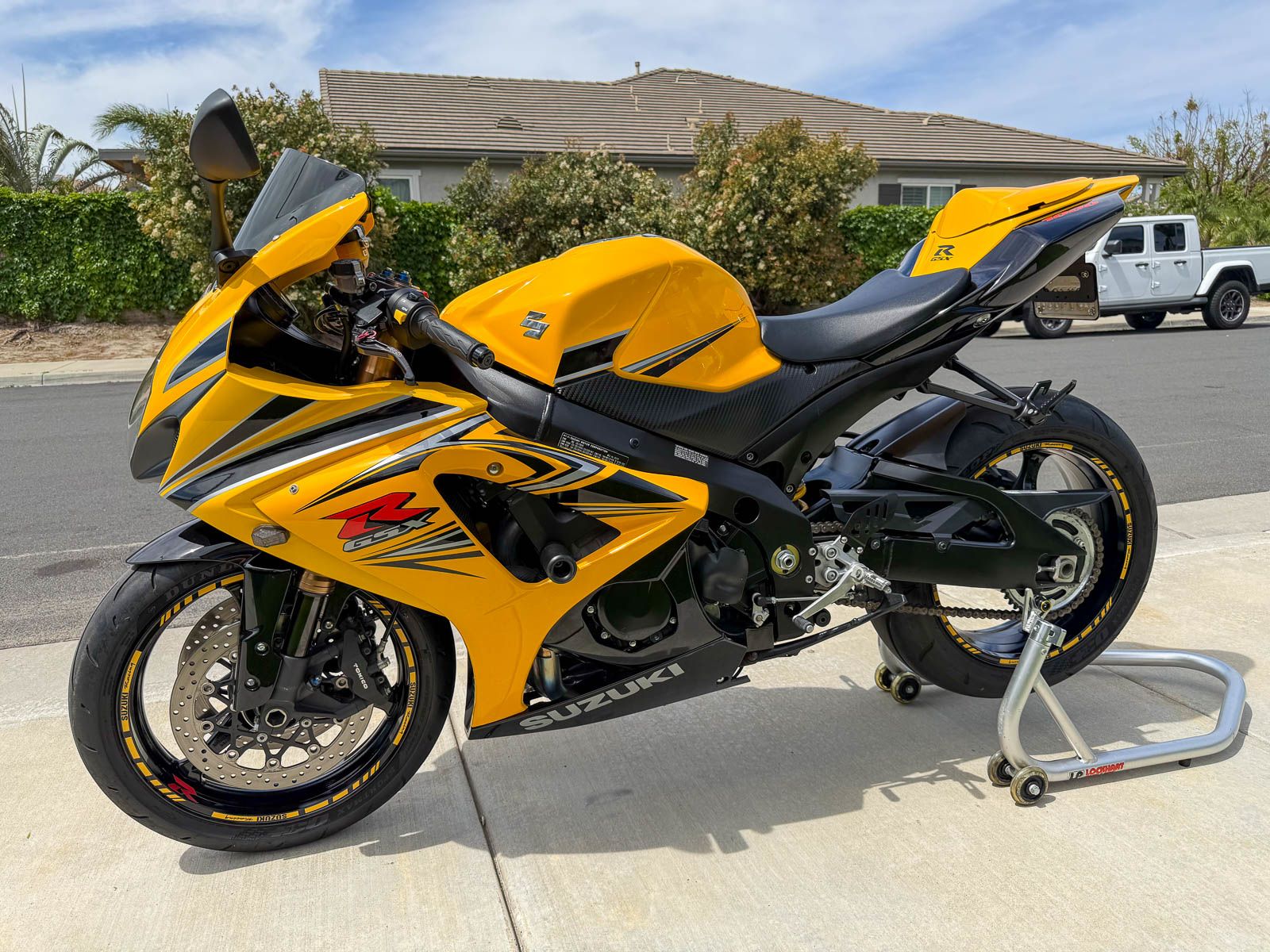 1600x1200 Suzuki GSX R1000