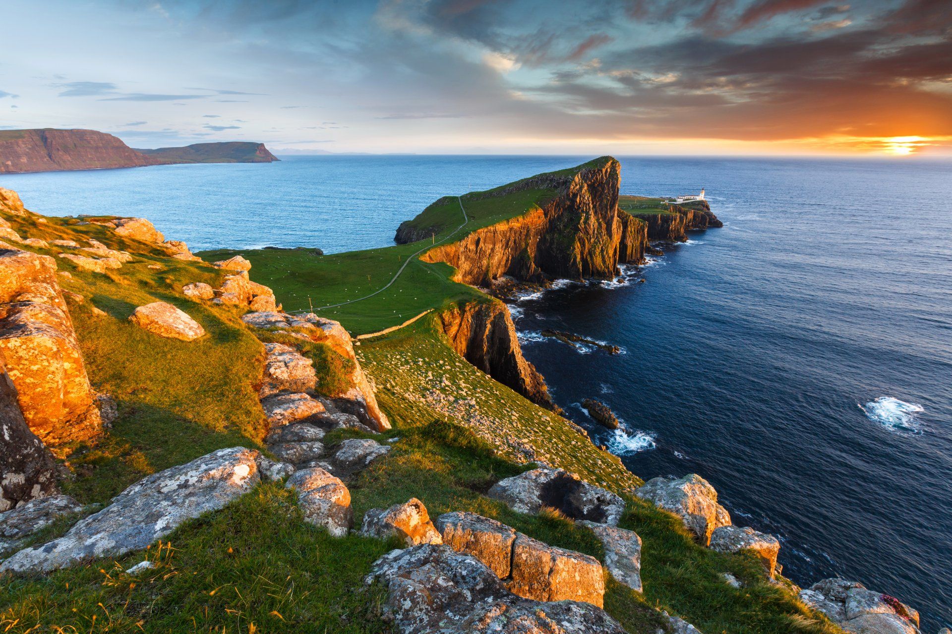 1920x1280 4K Ultra HD Scotland Coastline: Majestic Ocean Cliffs at Sunset Horizonx3780