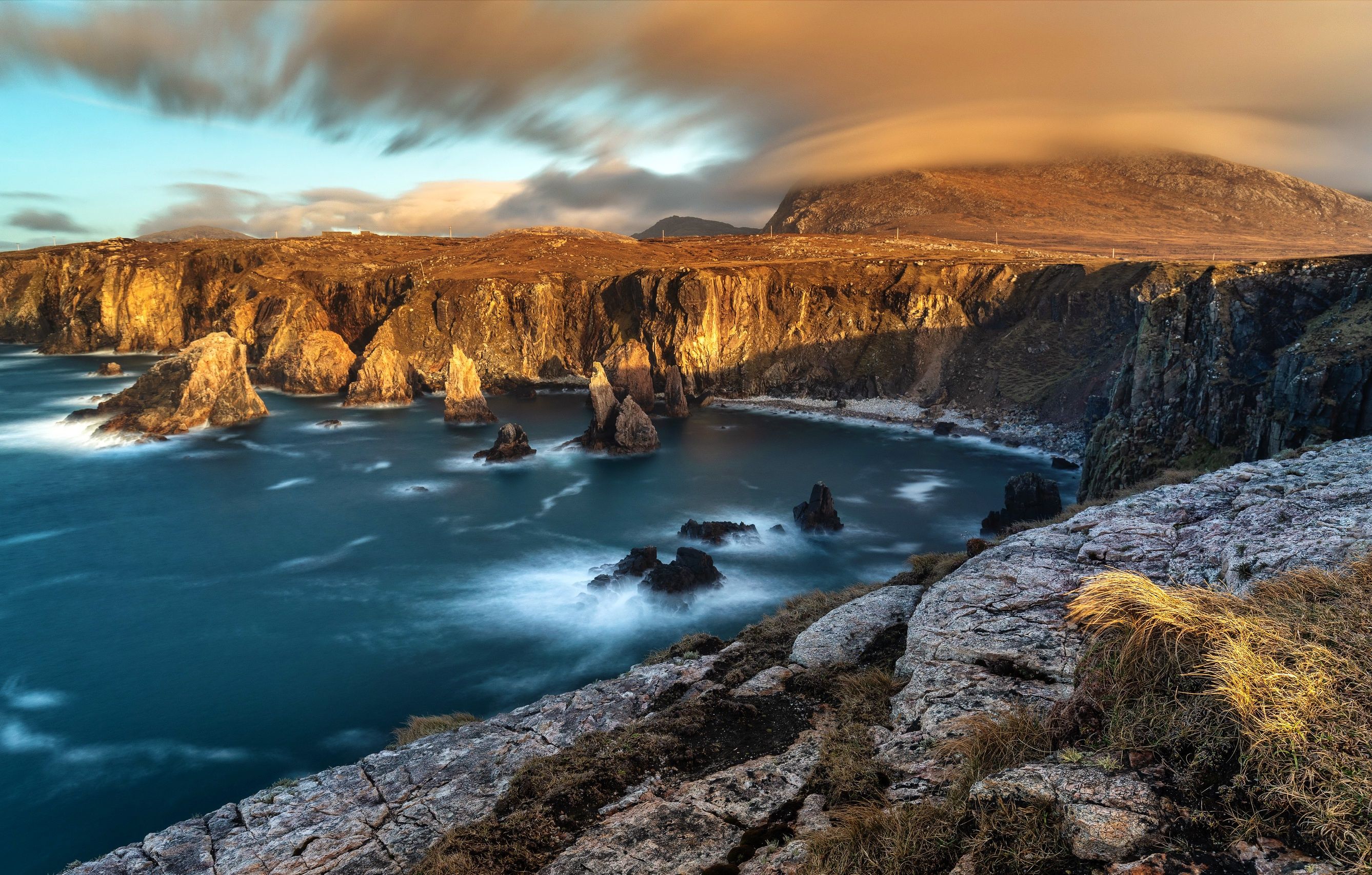 2675x1707 Majestic Scottish Cliffs: Breathtaking HD Nature Coastline Wallpaperx1707