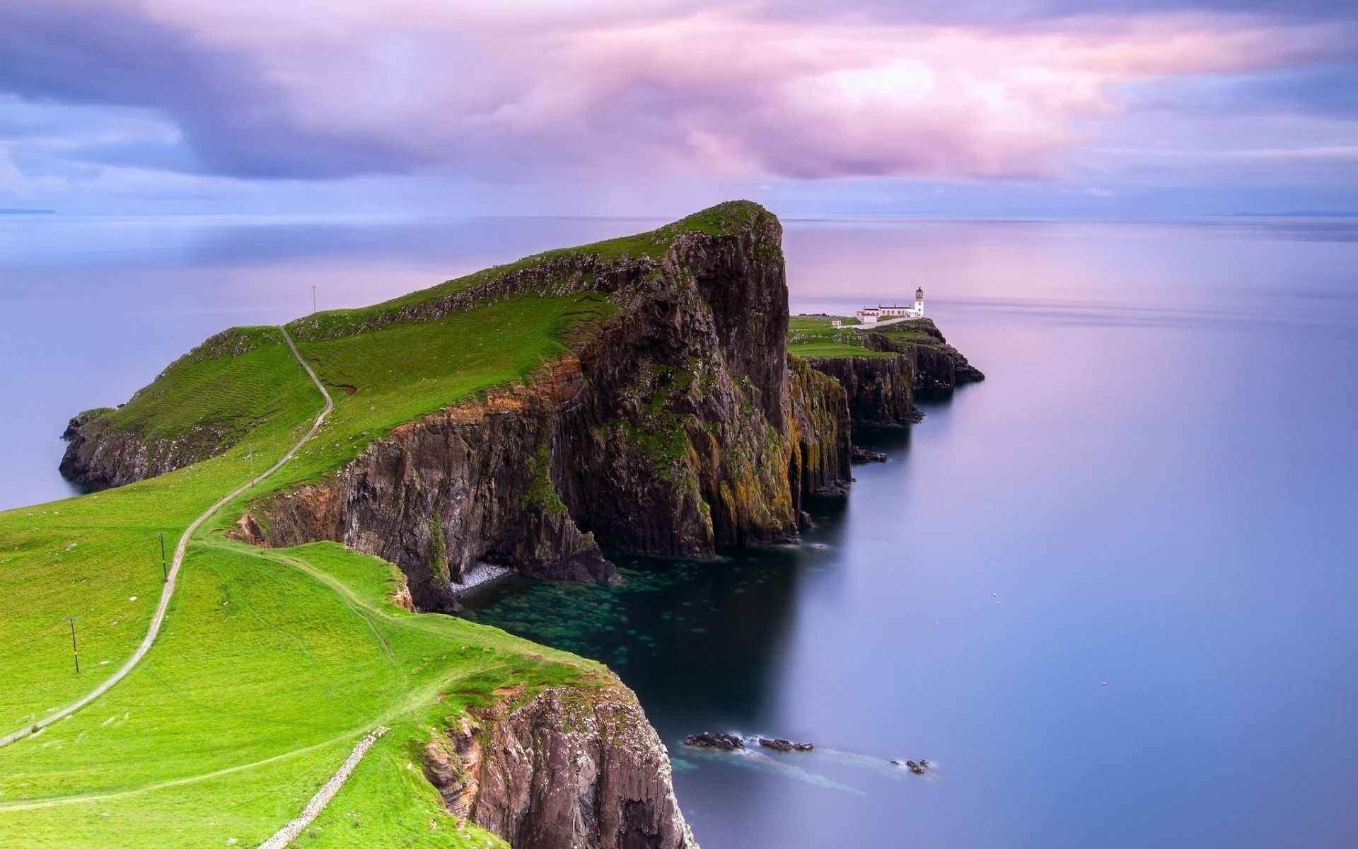 1920x1200 Scotland's Majestic Cliffside Lighthouse Overlooking the Ocean Horizon Wallpaperx1200