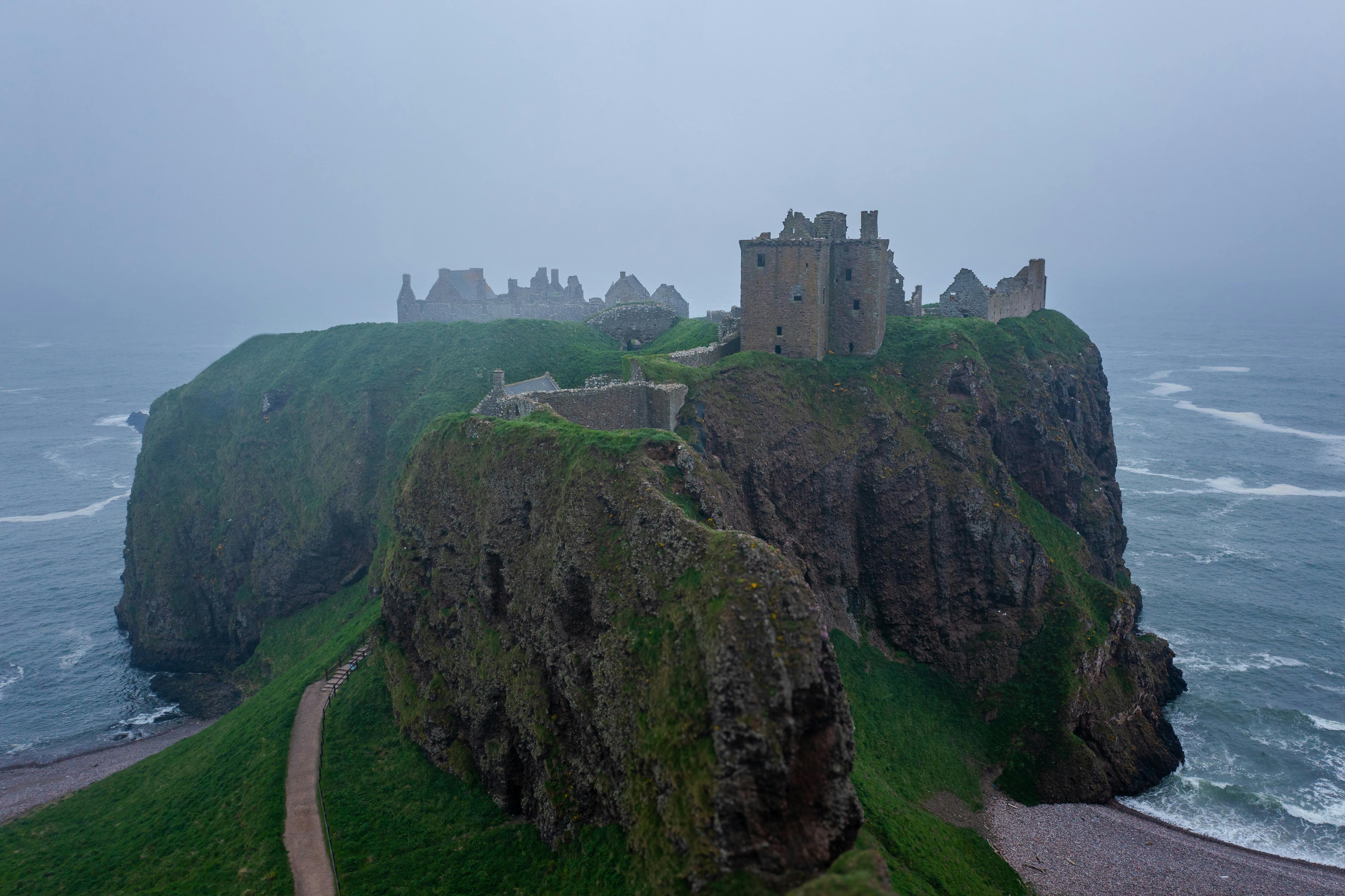 5149x3430 Dunnottan Castle on Cliff on Sea Coast in Scotland · Free