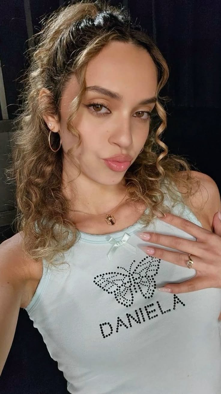 736x1308 Katseye Daniela wallpaper
