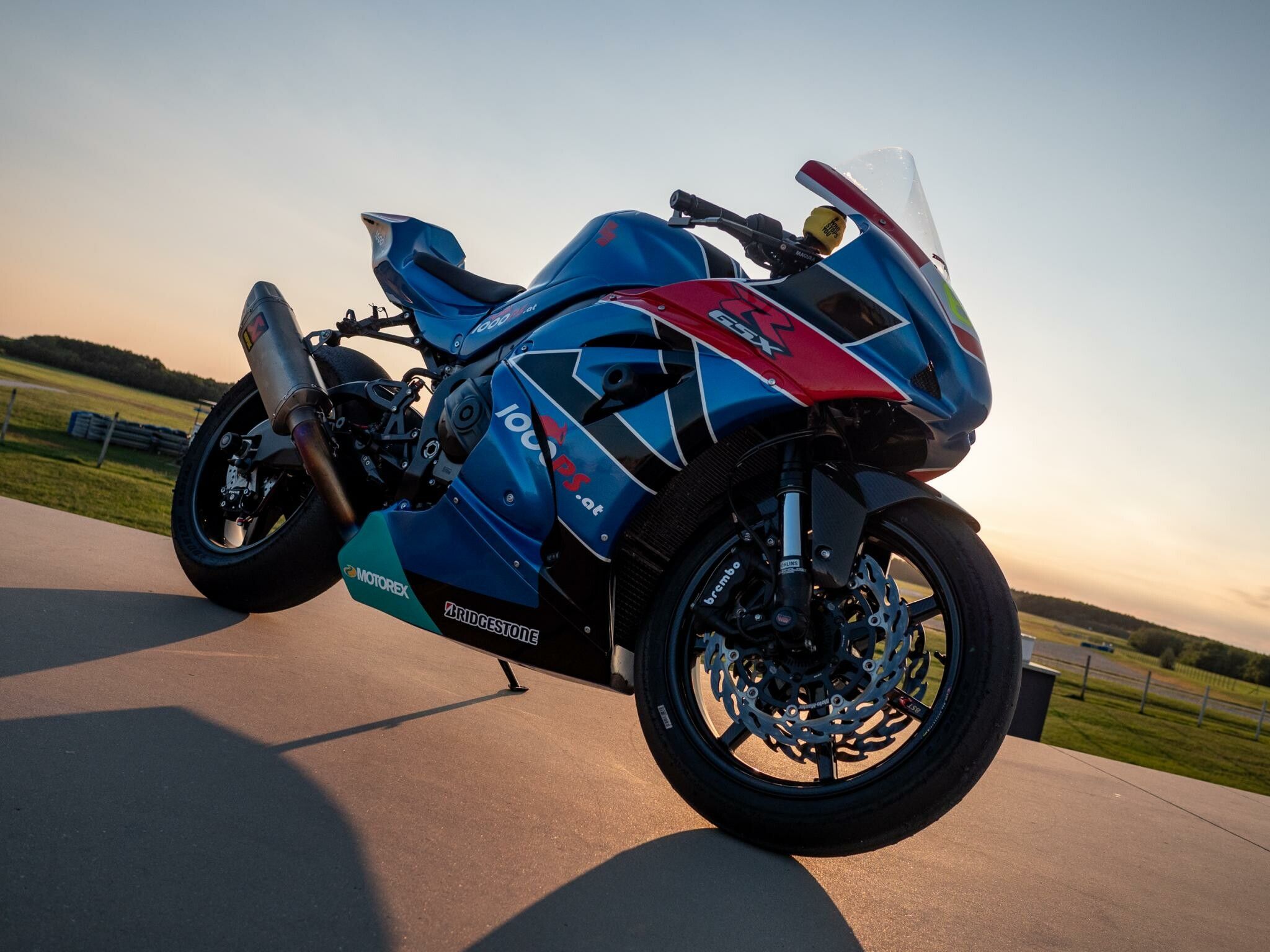 2048x1536 GSX R Wallpaper