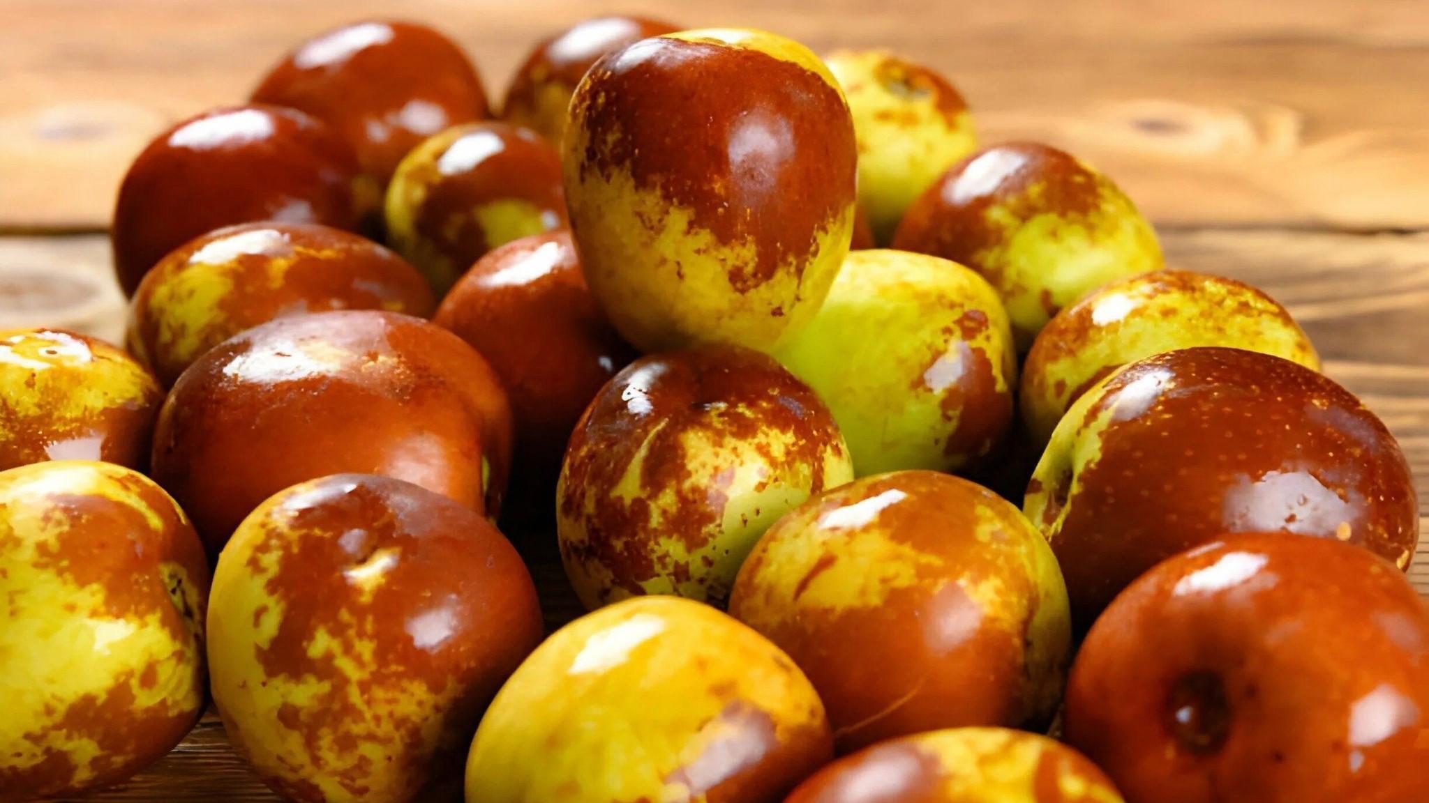 2048x1152 Speckled beauty: Jujube