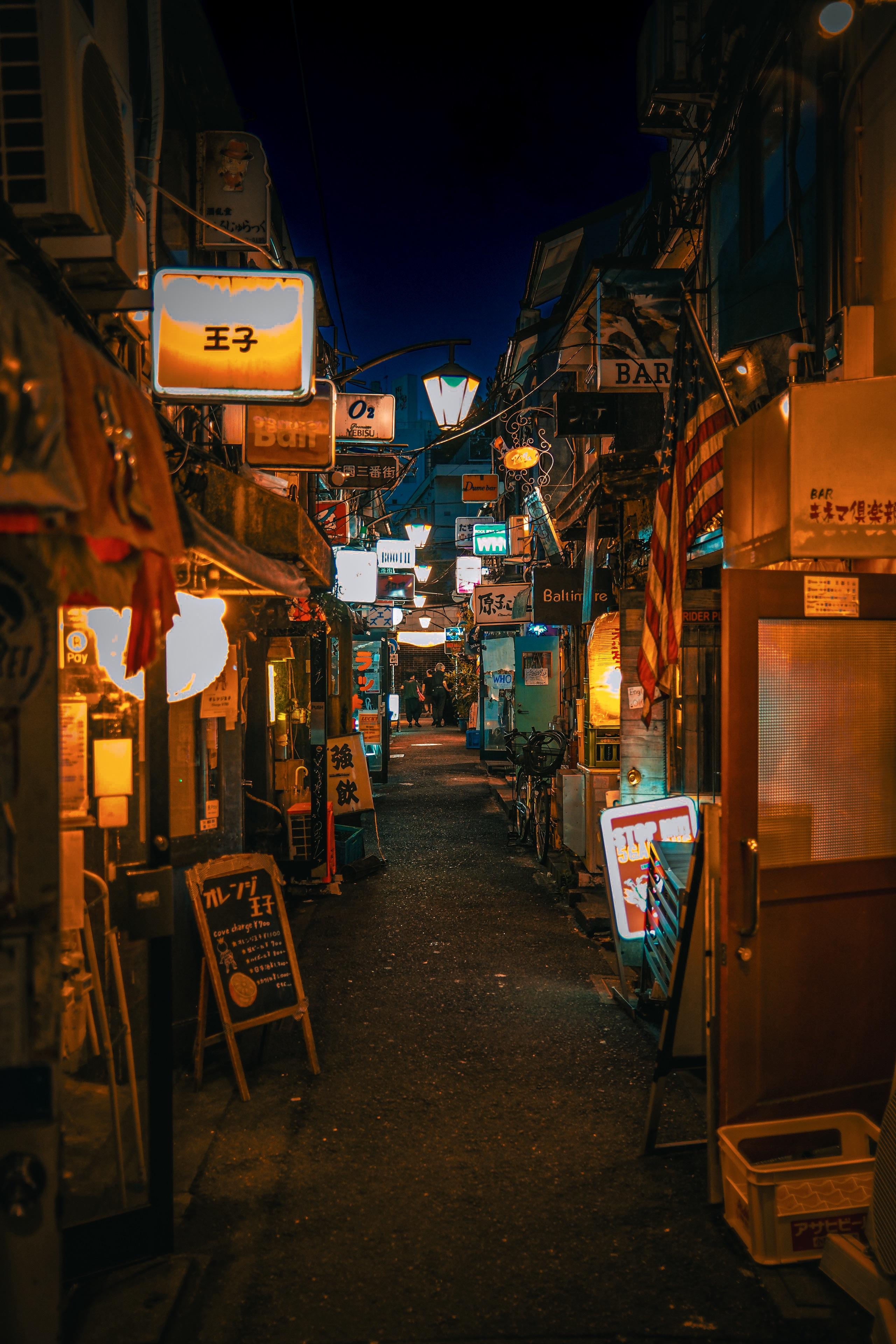 2560x3840 Shinjuku Tokyo Golden Gai