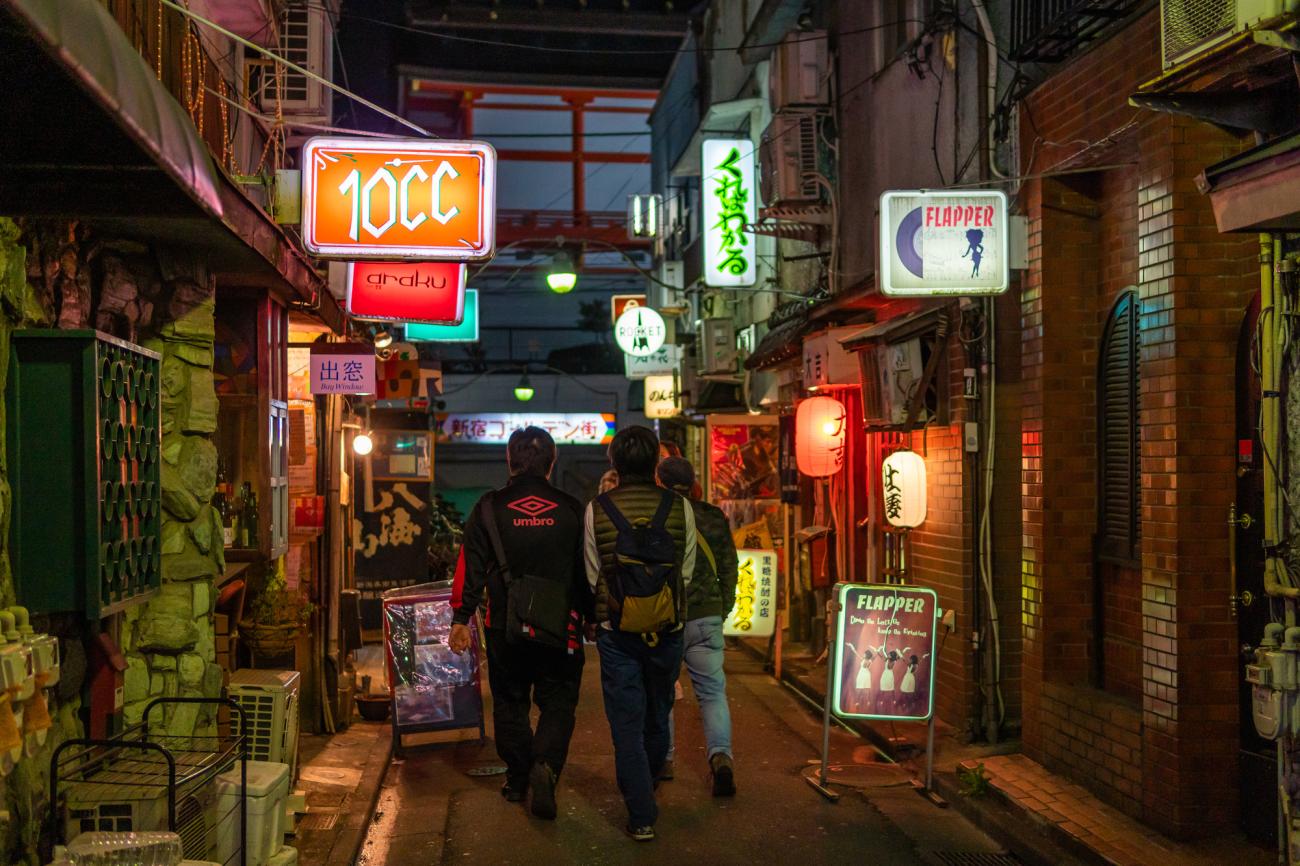 1300x866 Shinjuku Golden Gai Nightlife Guide: Best Bars in Tokyo?