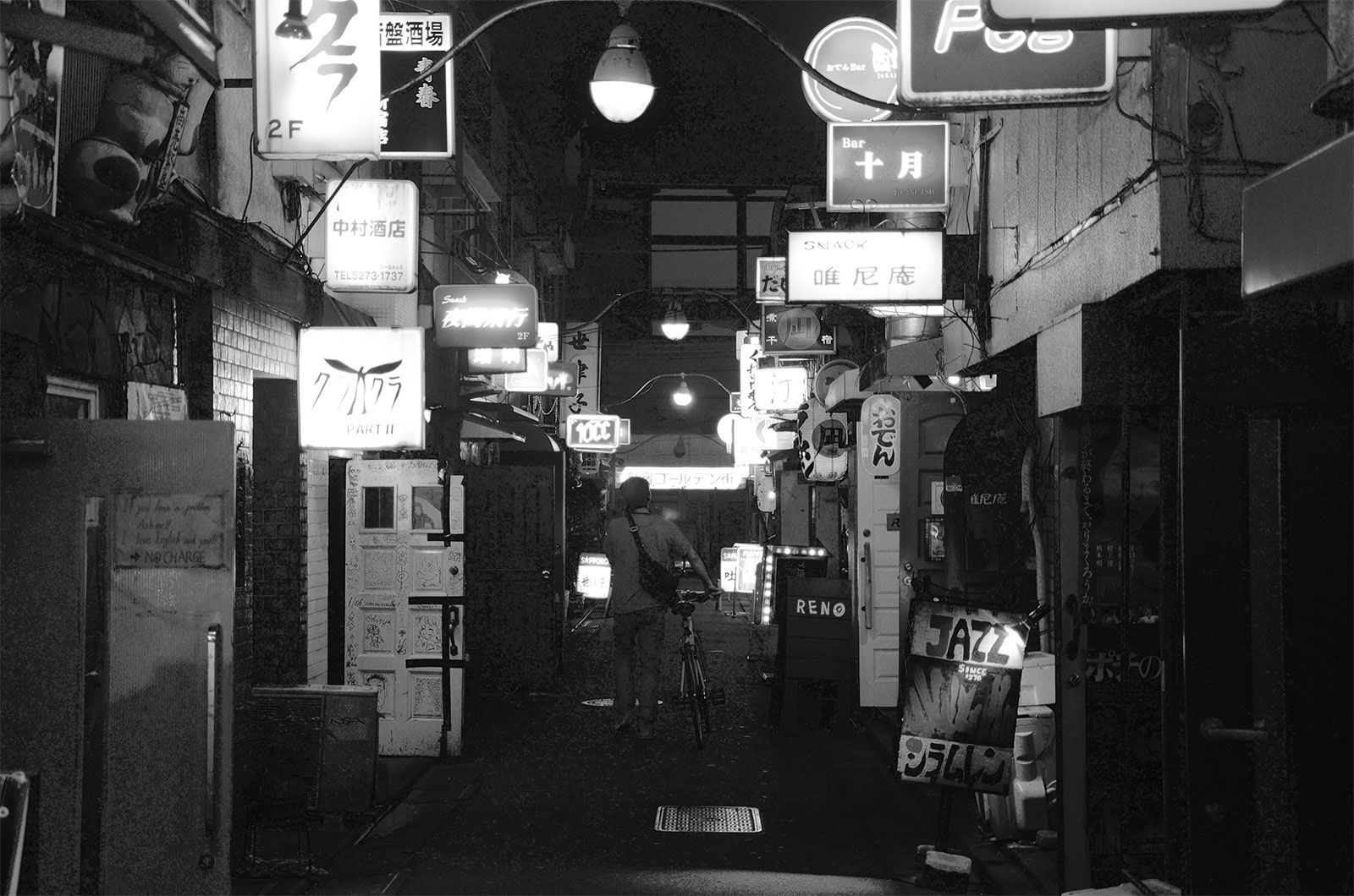 1600x1060 Good Friends and Good Drinks in Shinjuku's Golden Gai