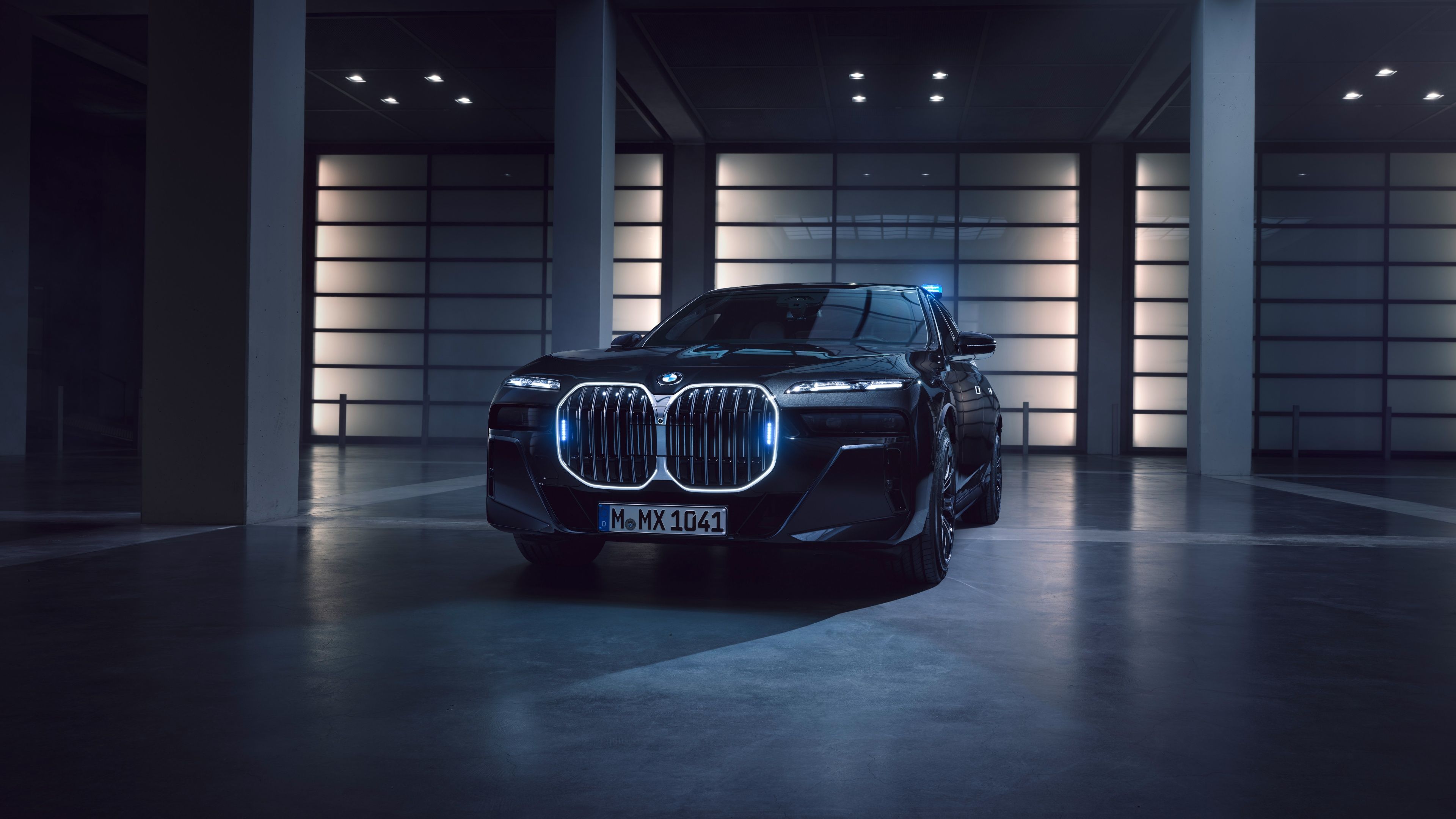 3840x2160 Bulletproof BMW 7 Series 8K Wallpaper