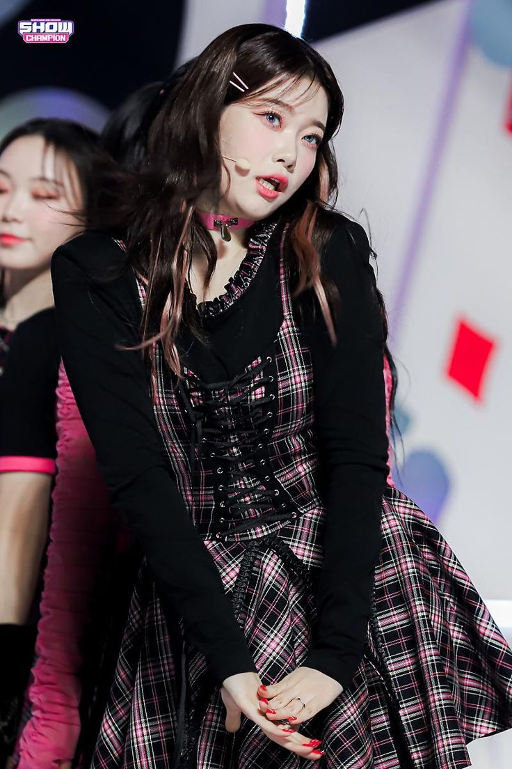 736x1104 Billlie tsuki wallpaper. Sheon billlie photohoot, Billlie ot Billie ot7