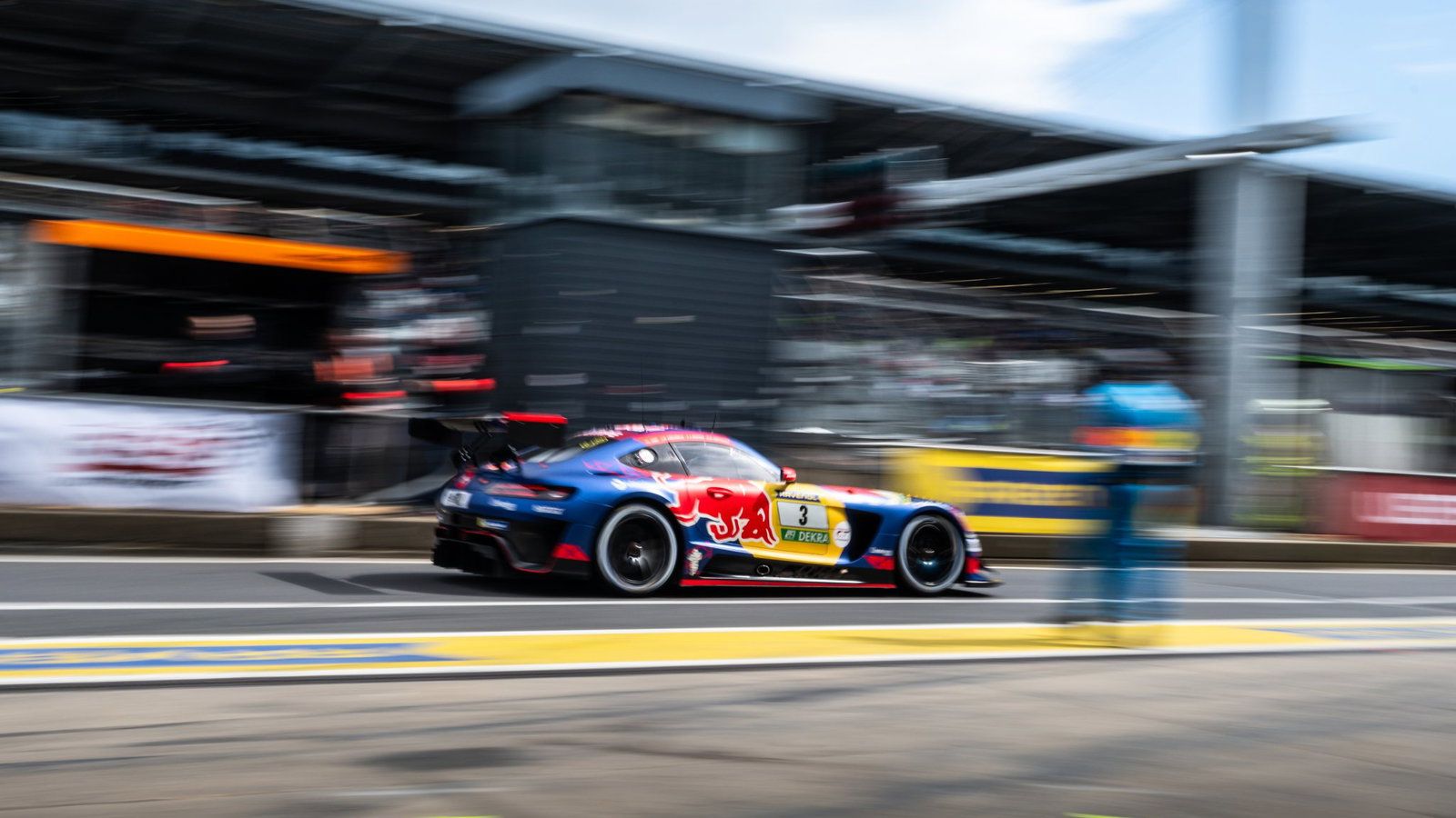 1600x900 Nurburgring 24 Hours: Max Verstappen leads as daylight breaks after 18 hours