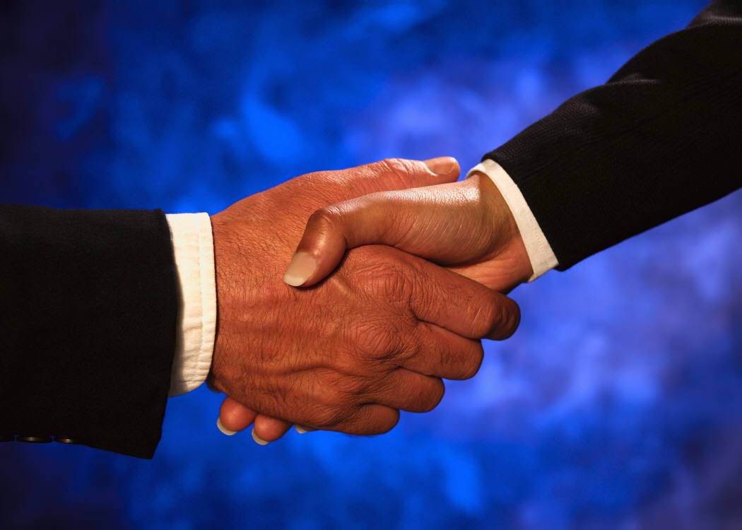 1050x750 Download wallpaper: handshake, photo, Business, download