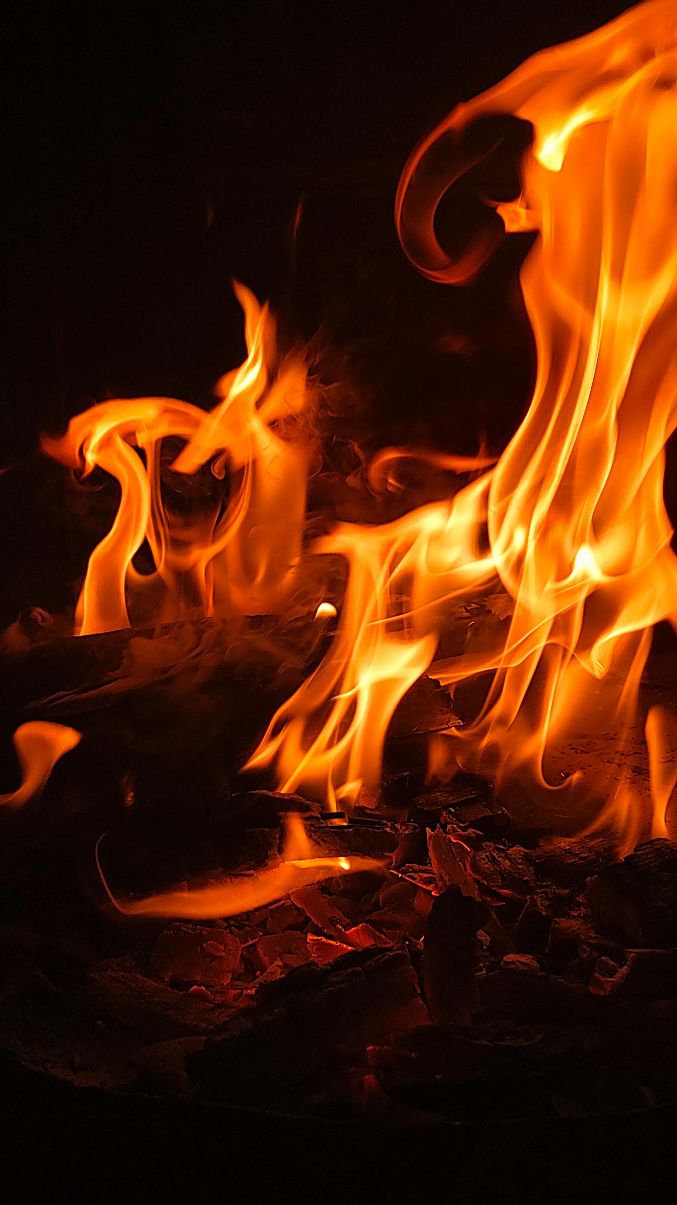 2250x4000 A Blazing Fire In Close Up Shot · Free