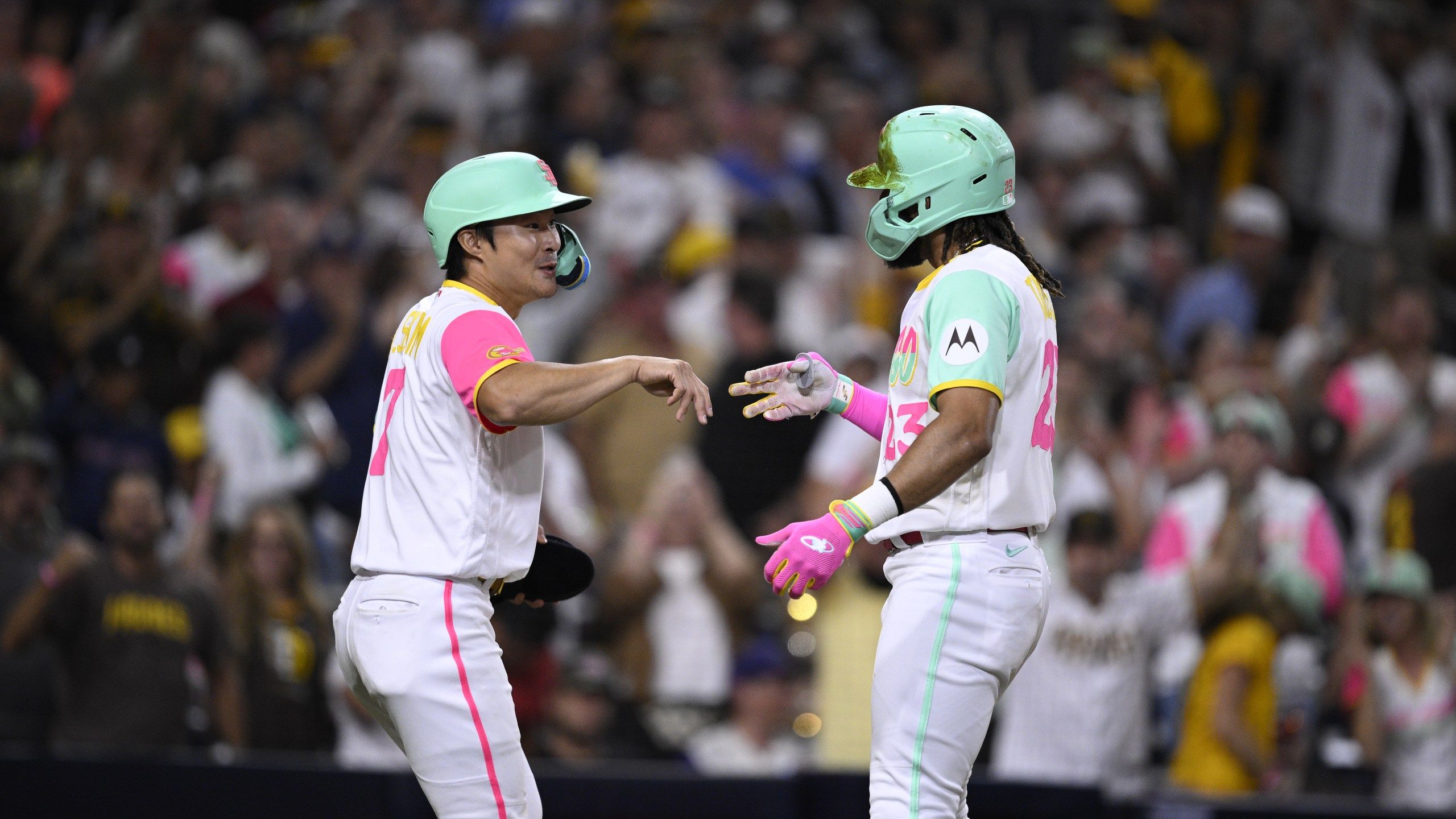 2560x1440 Padres' Fernando Tatis Jr., Ha Seong Kim Take Home First Gold Glove Awards
