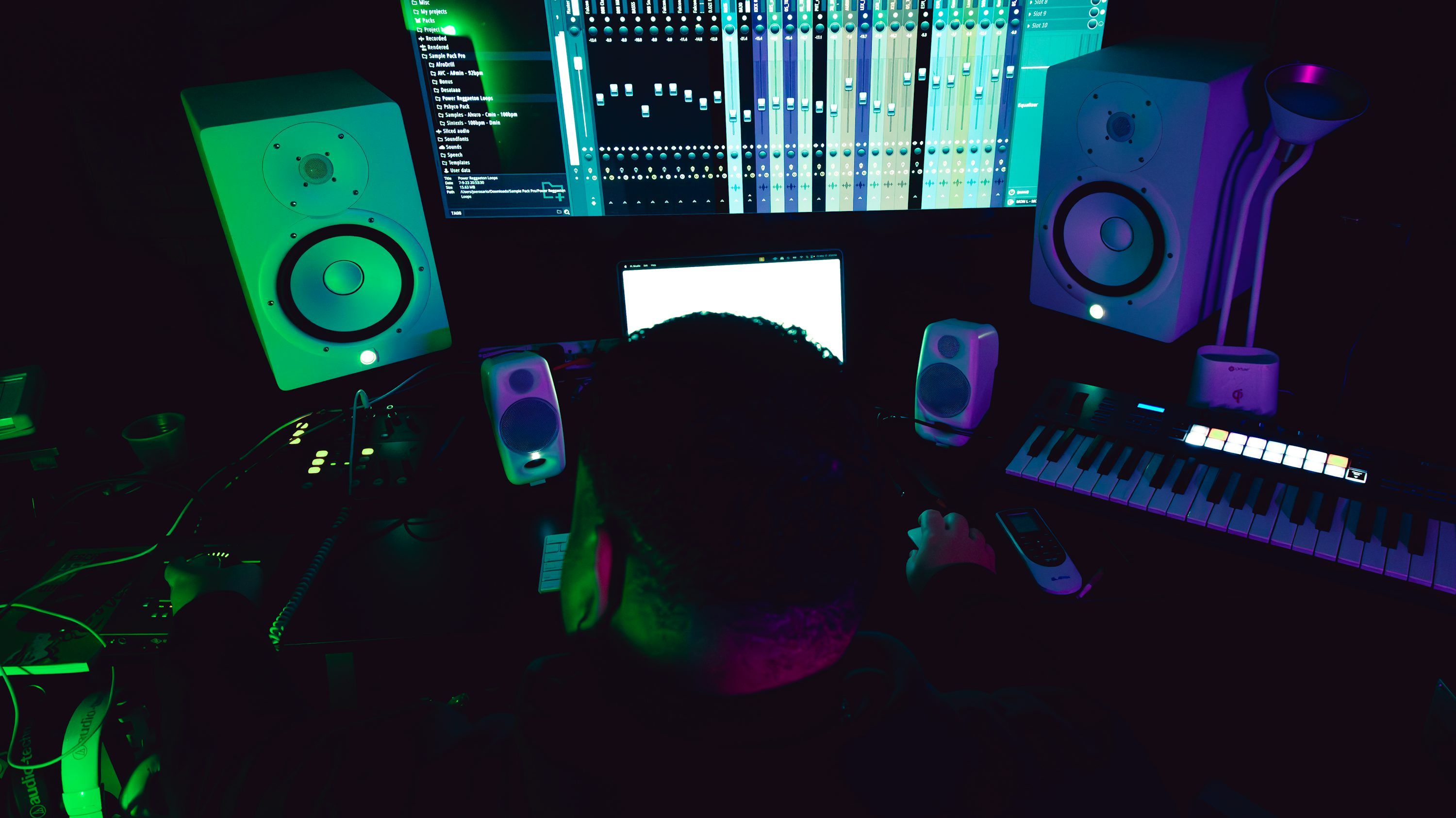 3000x1686 Beatmaker Picture. Download Free Image