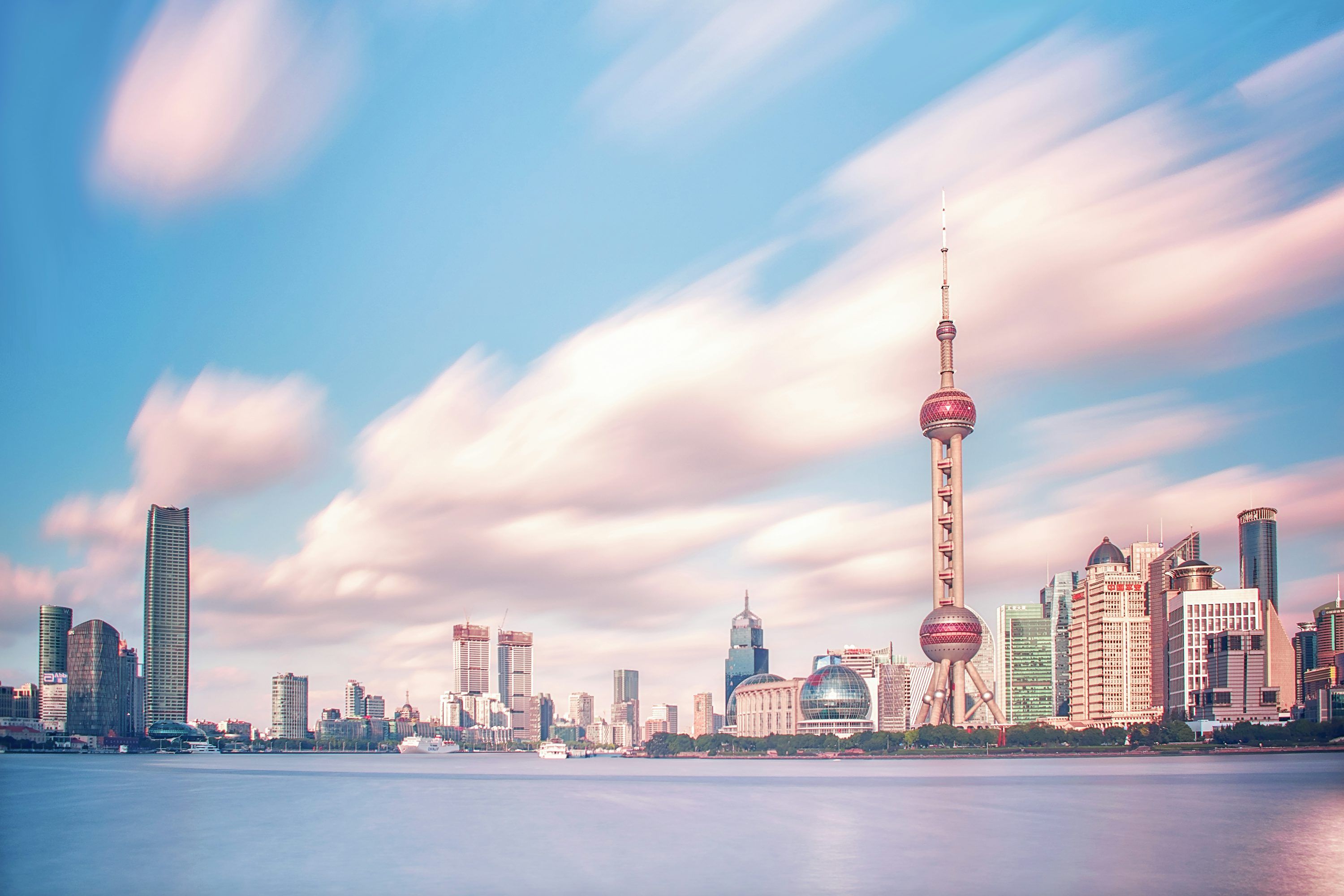 3000x2000 Body of water beside city photo